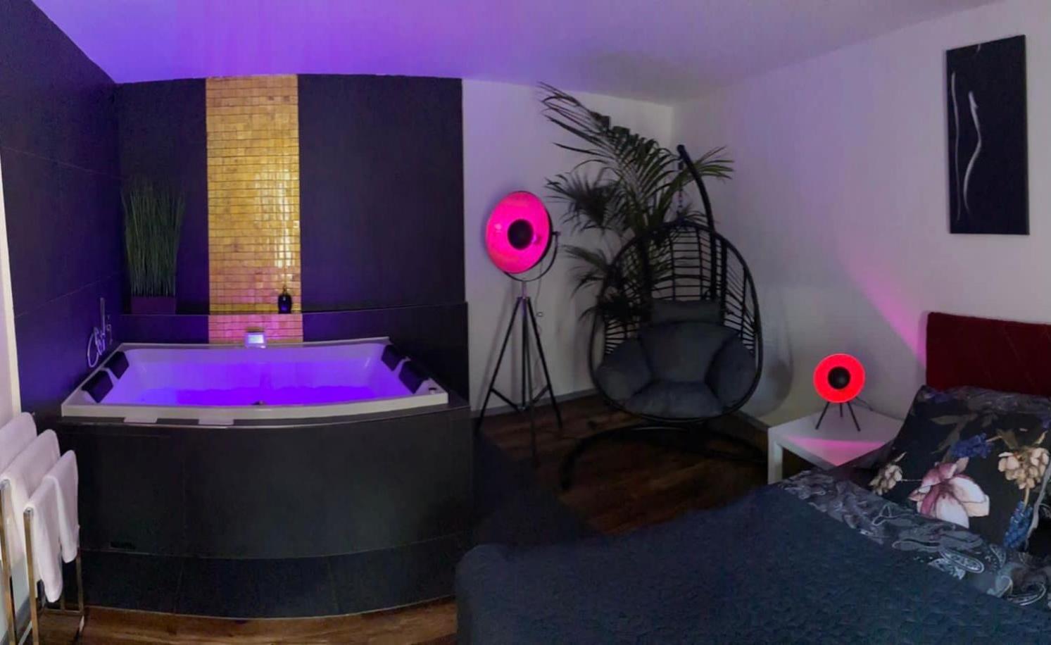 One-Bedroom Apartment - Photo 15