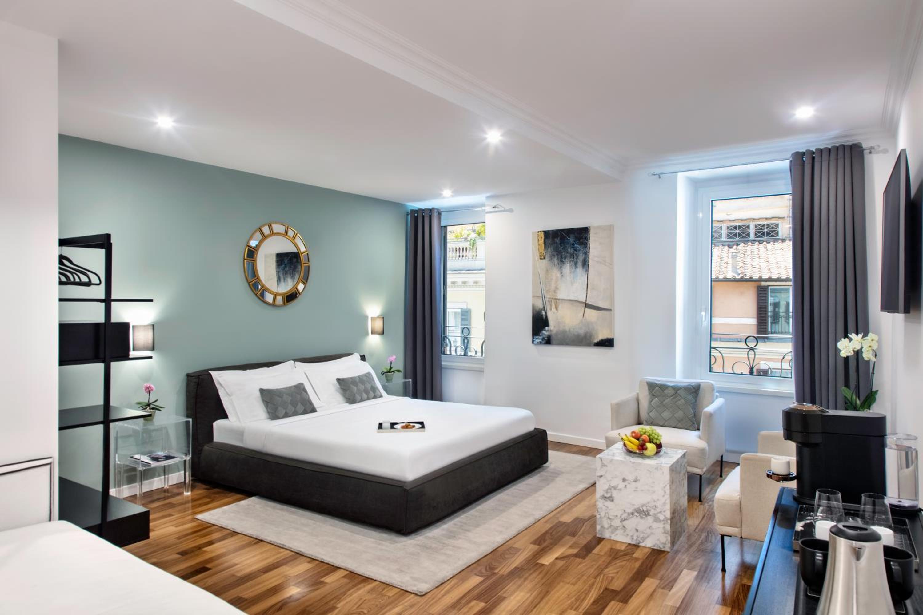 Deluxe King Suite with View photo 1