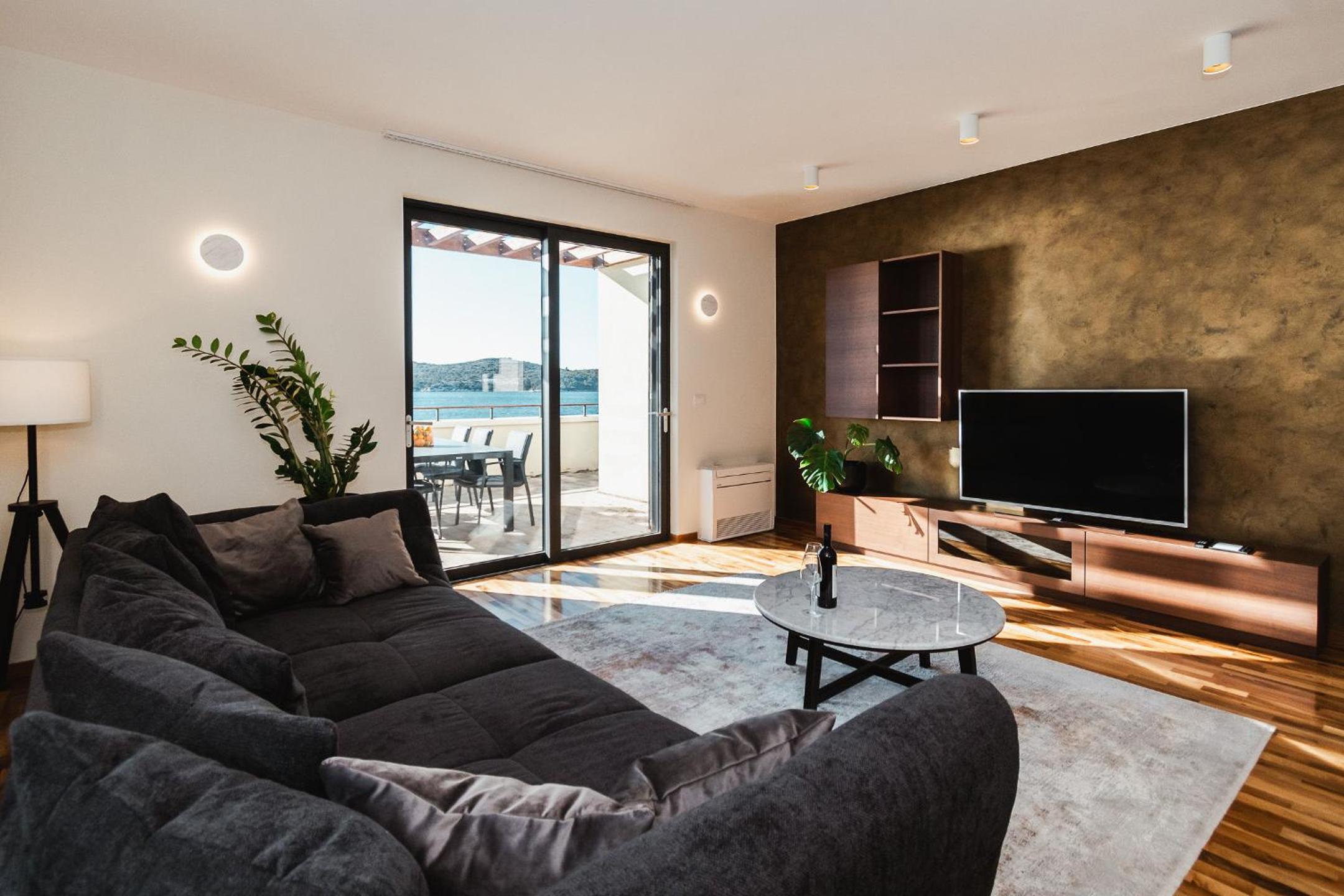 Luxury Three-Bedroom Apartment with Terrace and Sauna - Photo 9