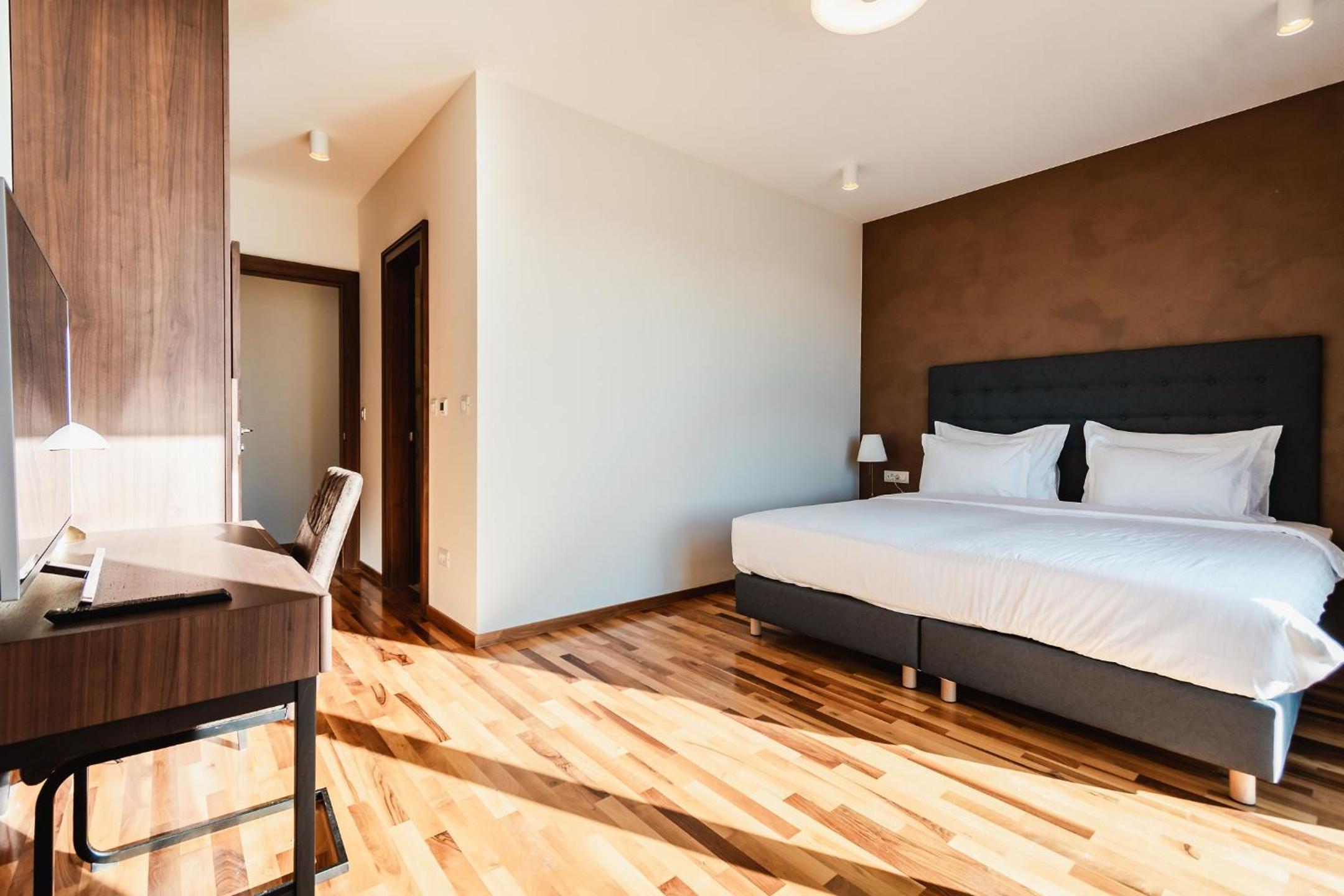 Luxury Three-Bedroom Apartment with Terrace and Sauna - Photo 10