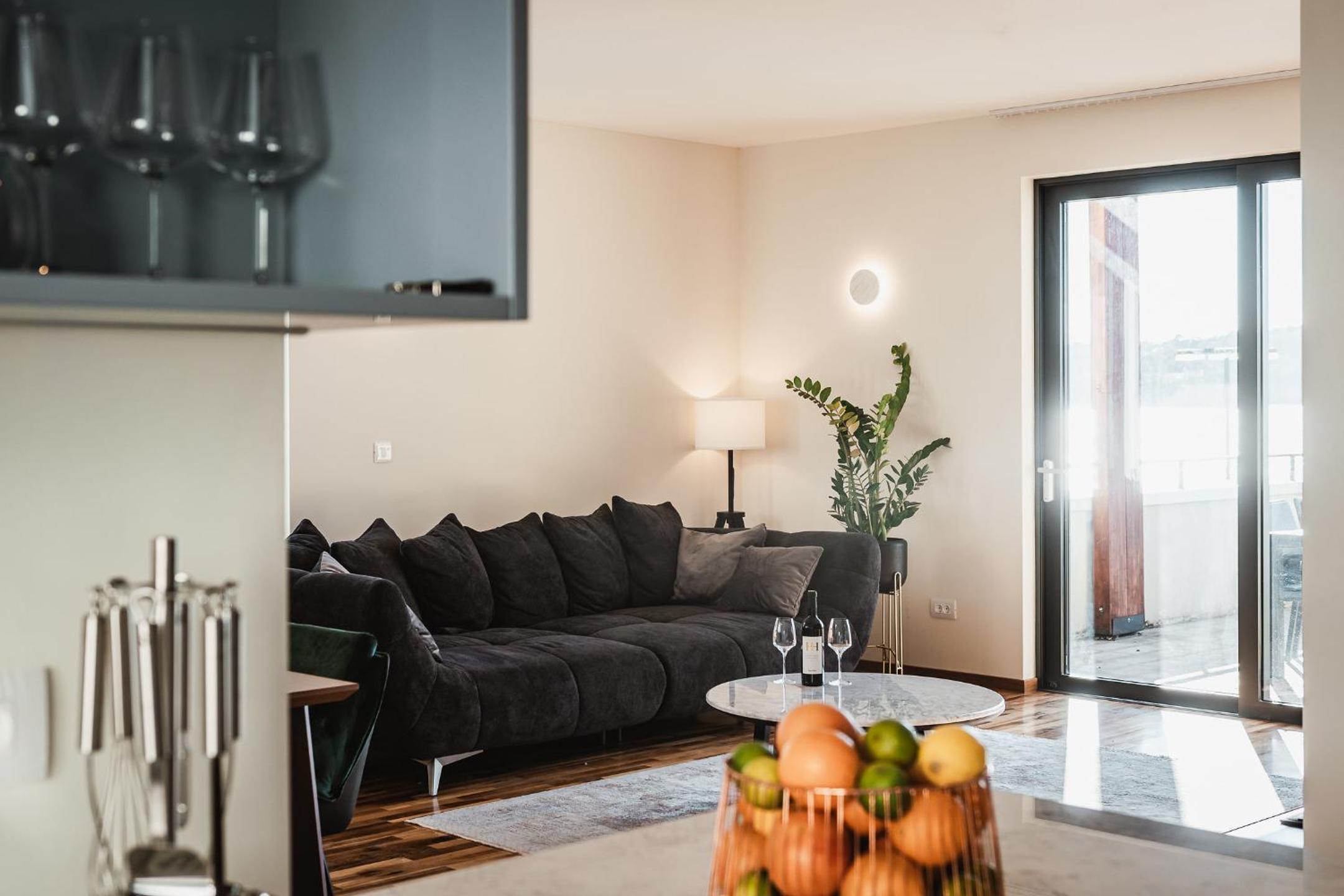 Luxury Three-Bedroom Apartment with Terrace and Sauna - Photo 11