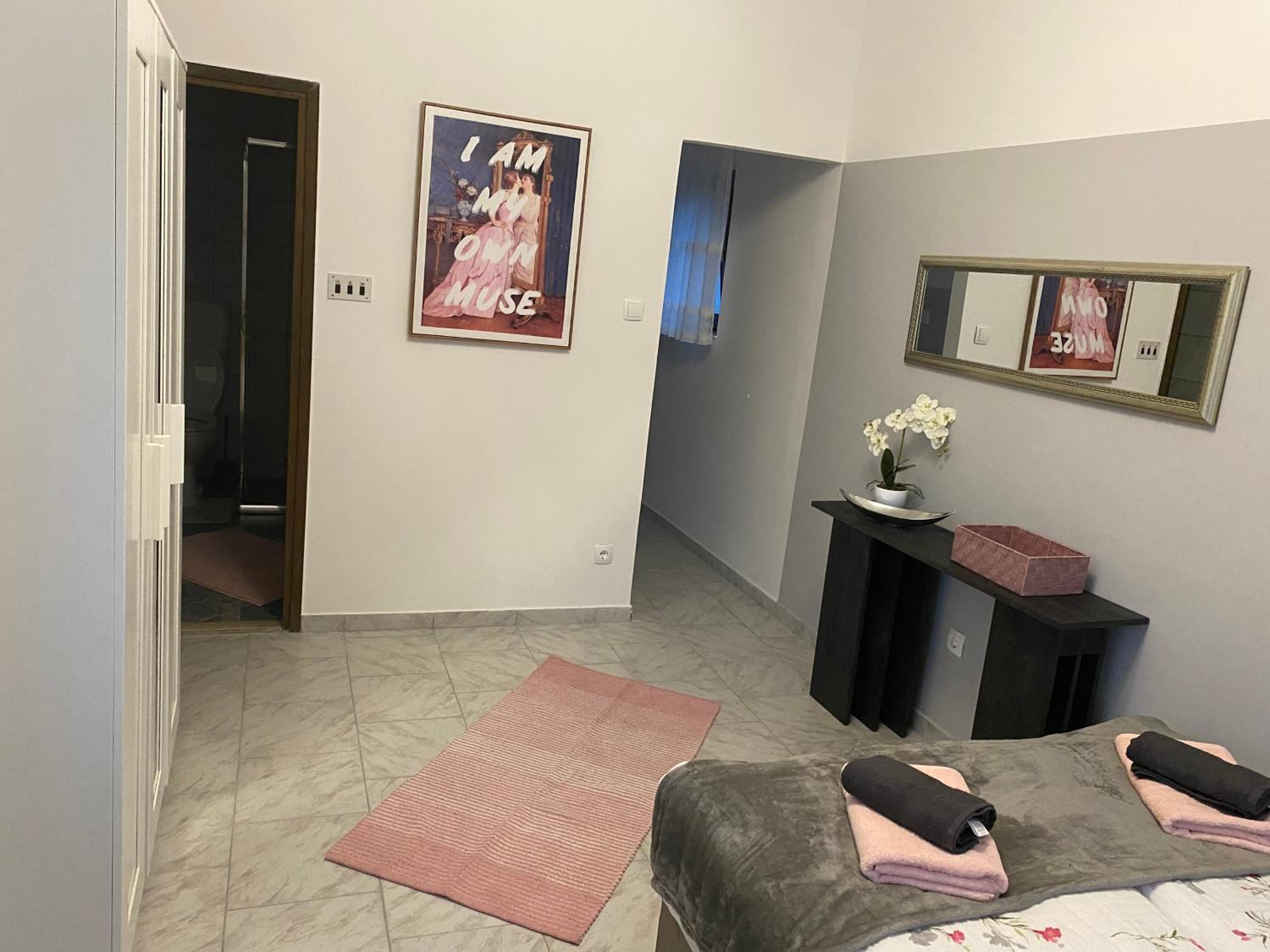Apartment with Terrace - Photo 2