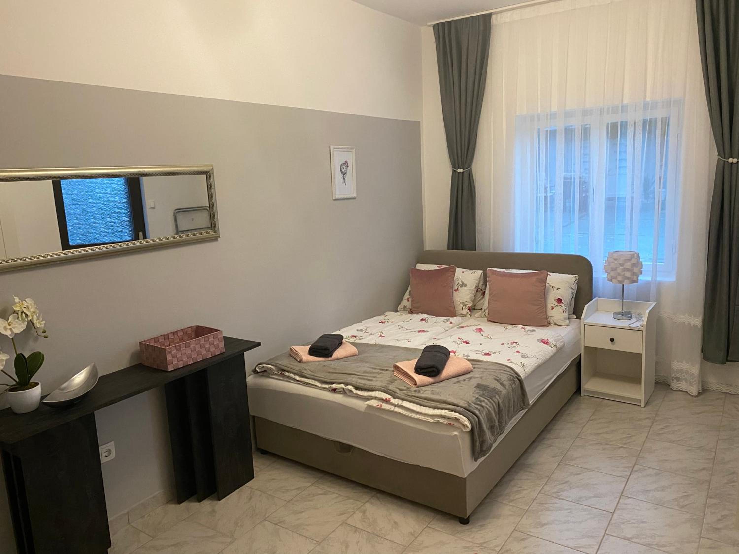 Apartment with Terrace - Photo 4