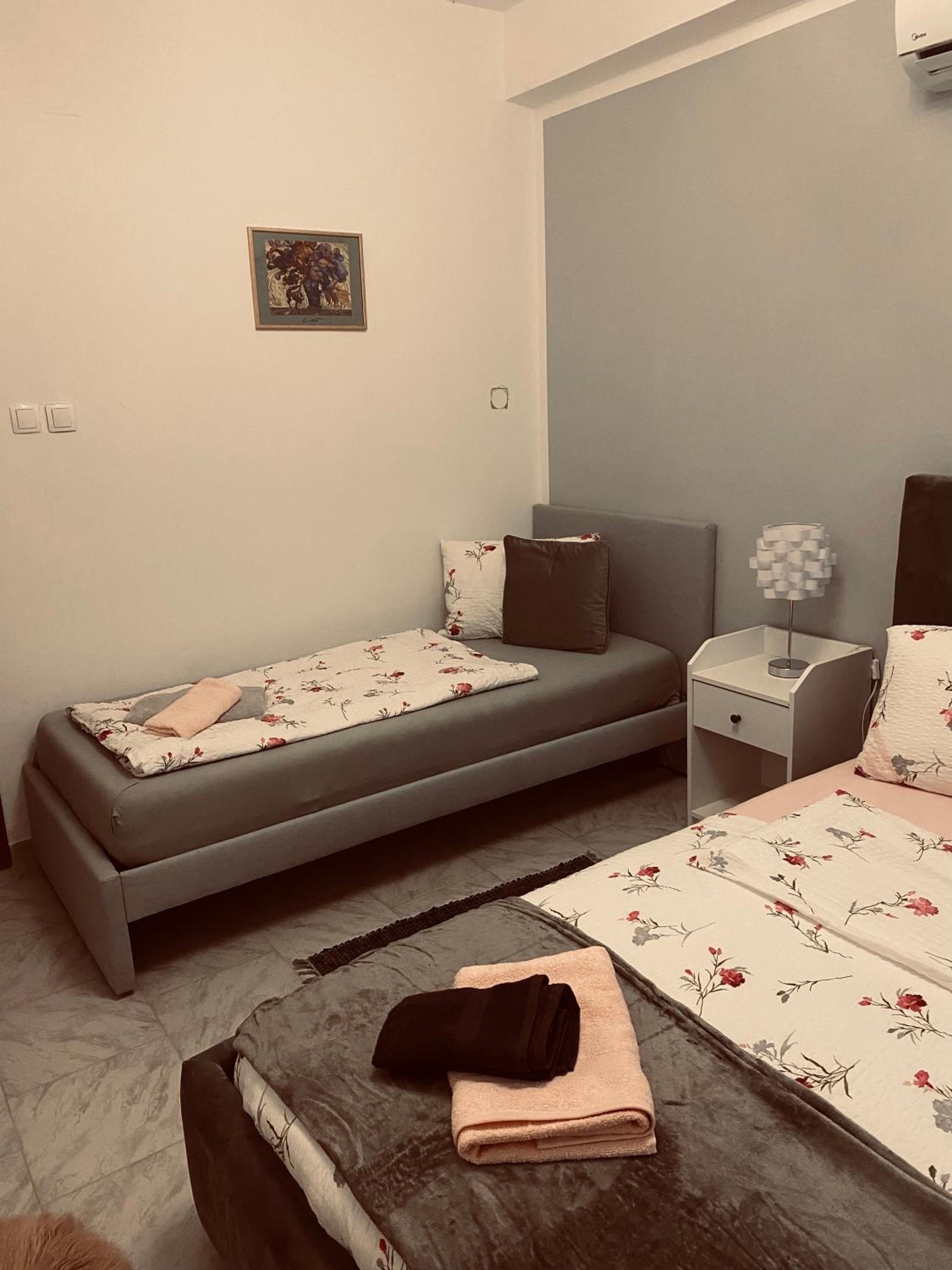 Apartment with Terrace - Photo 3