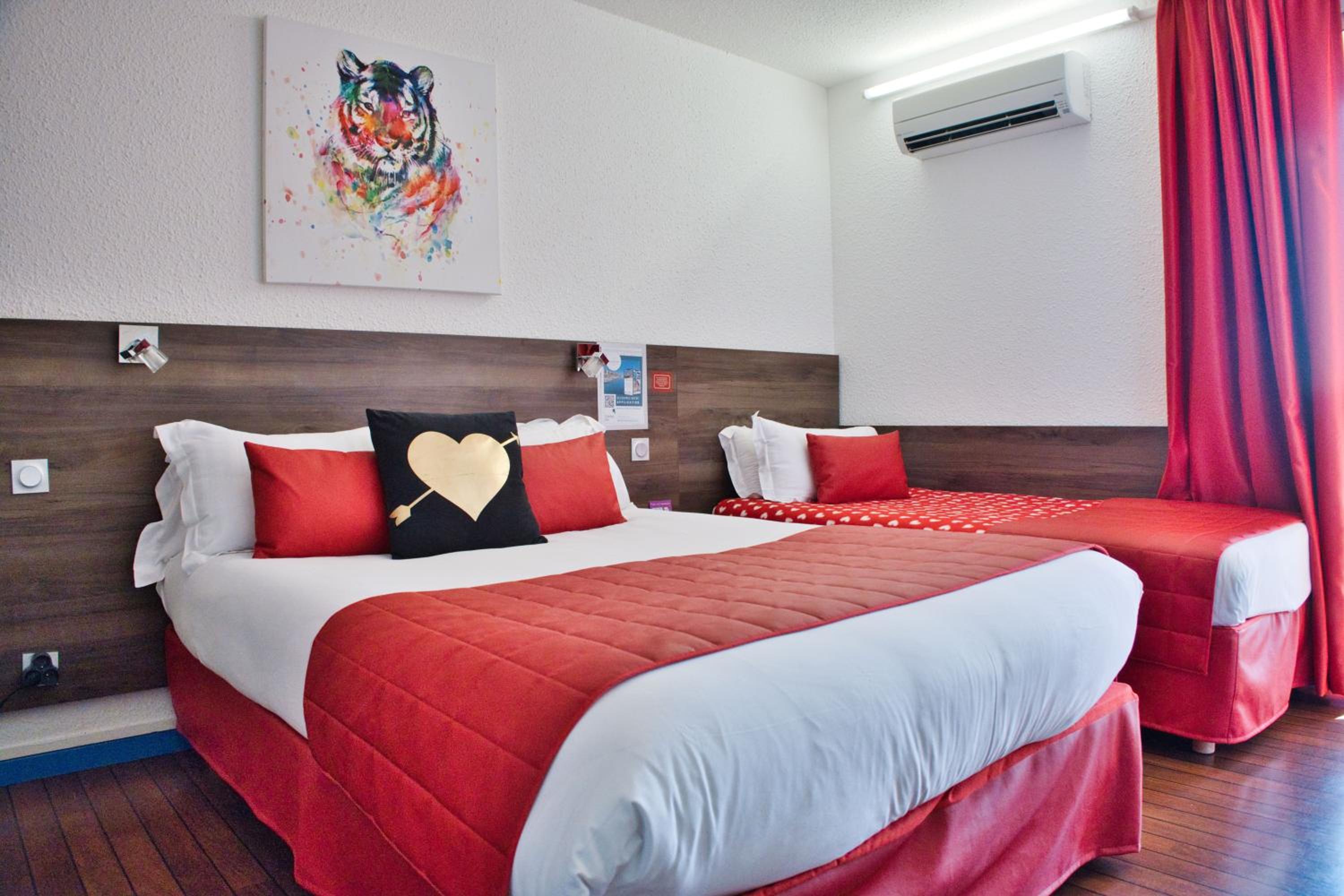 Triple Room with Village View - Photo 7