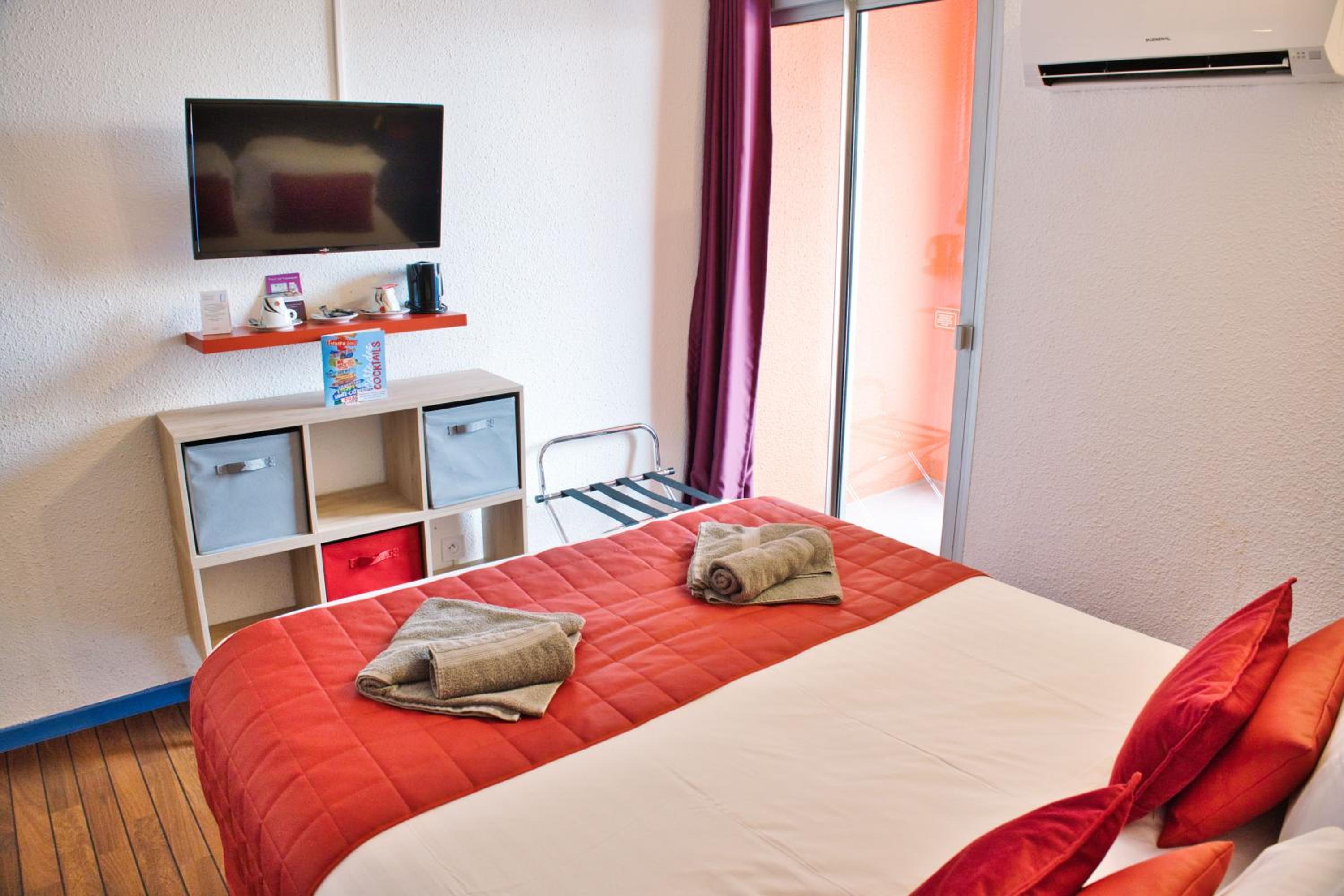 Deluxe Double Room with Balcony and Harbor View - Photo 7