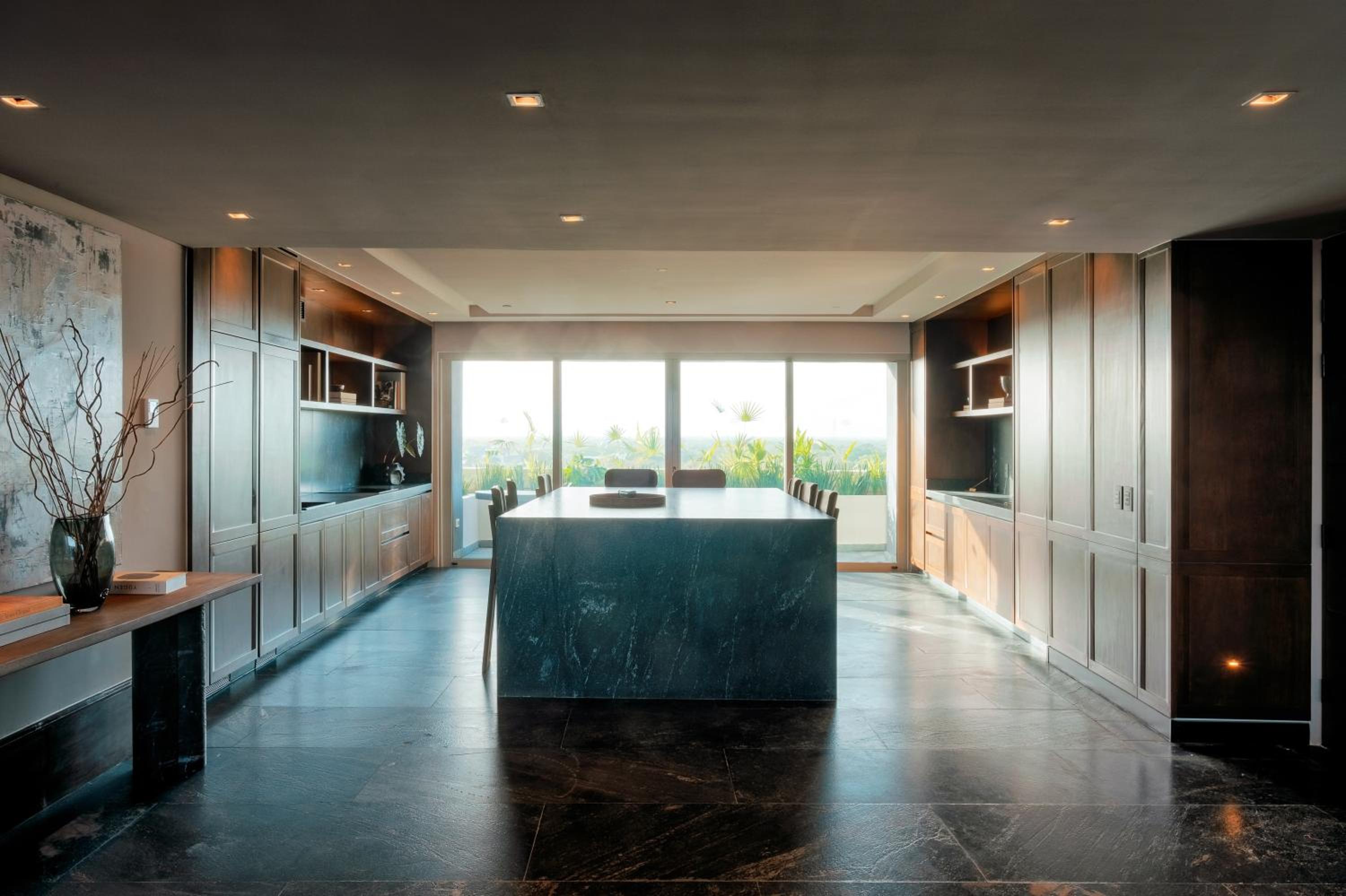The Stellar Presidential Penthouse thumbnail 5