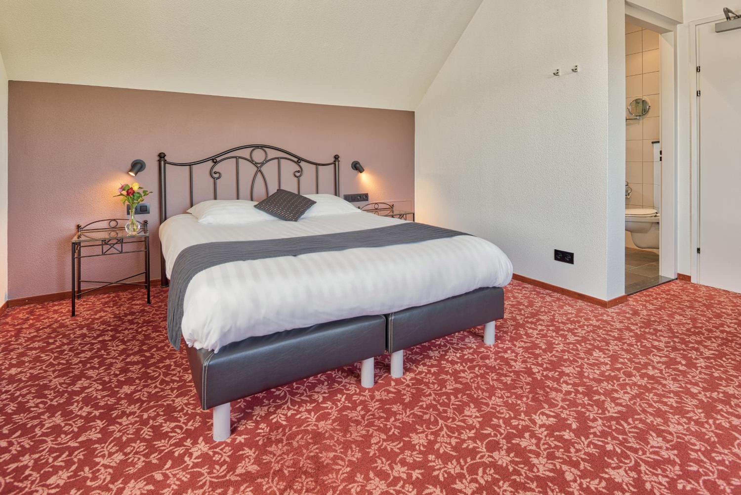 Queen Room with Garden View