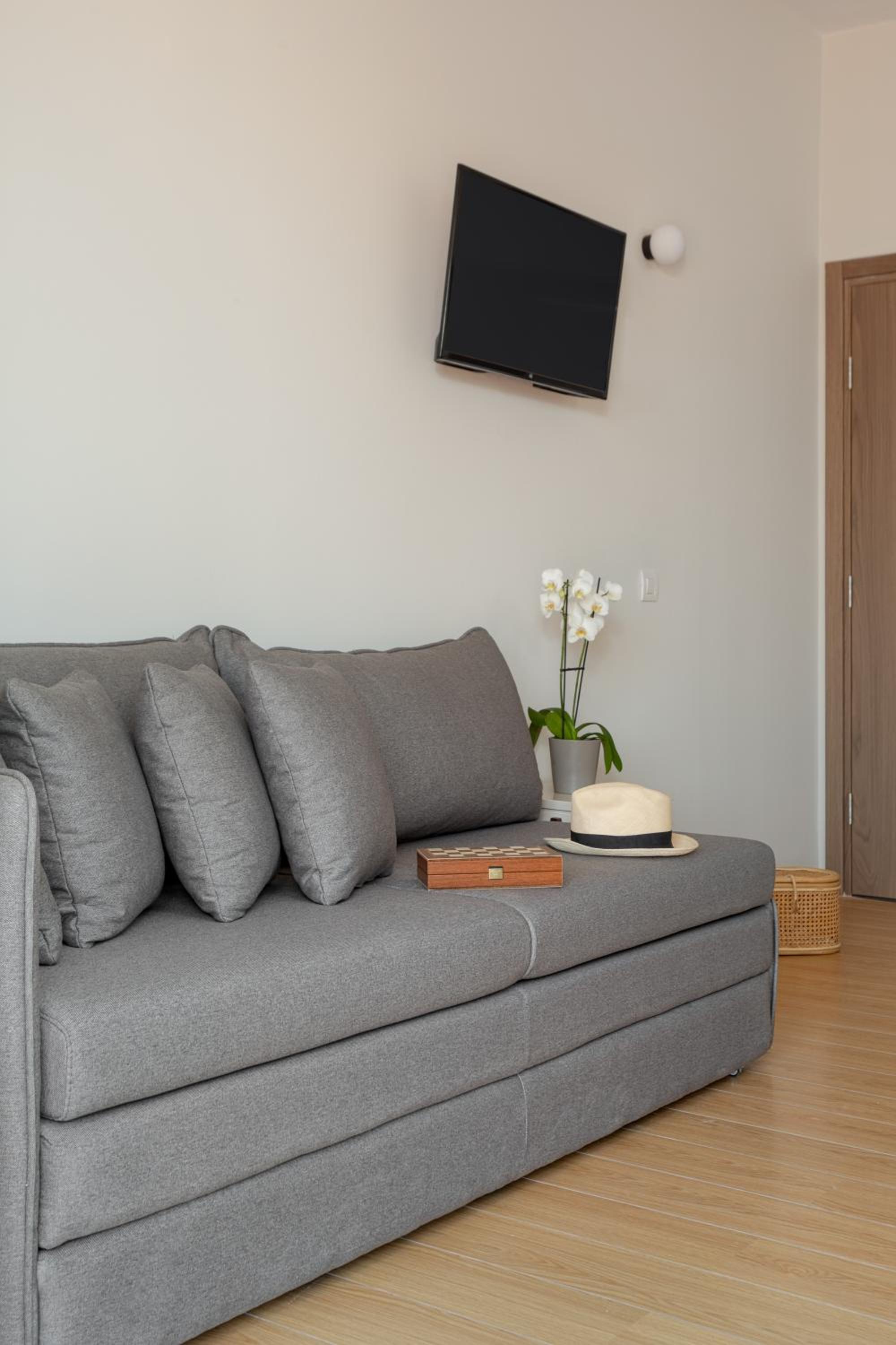 Superior Comfort Room with Sofa - Photo 2