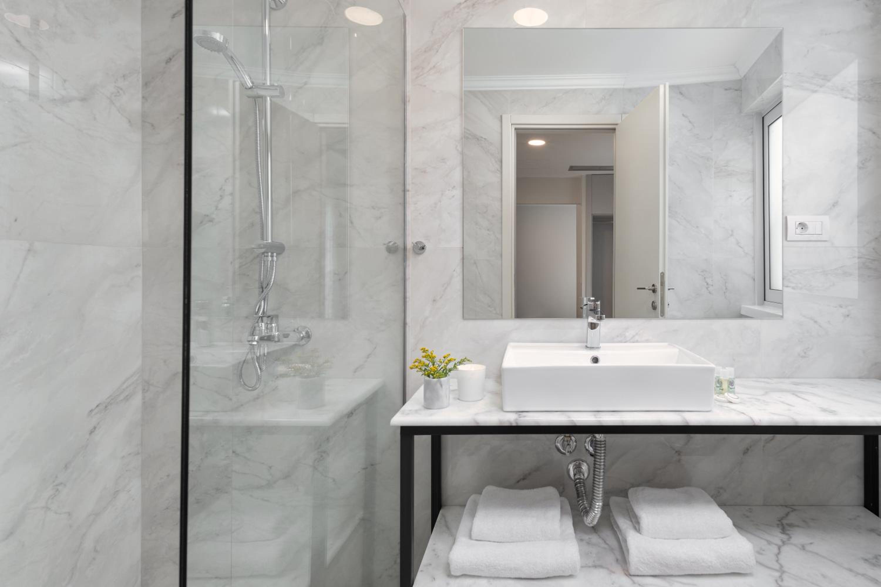 Superior One Bedroom Suite - Photo 3