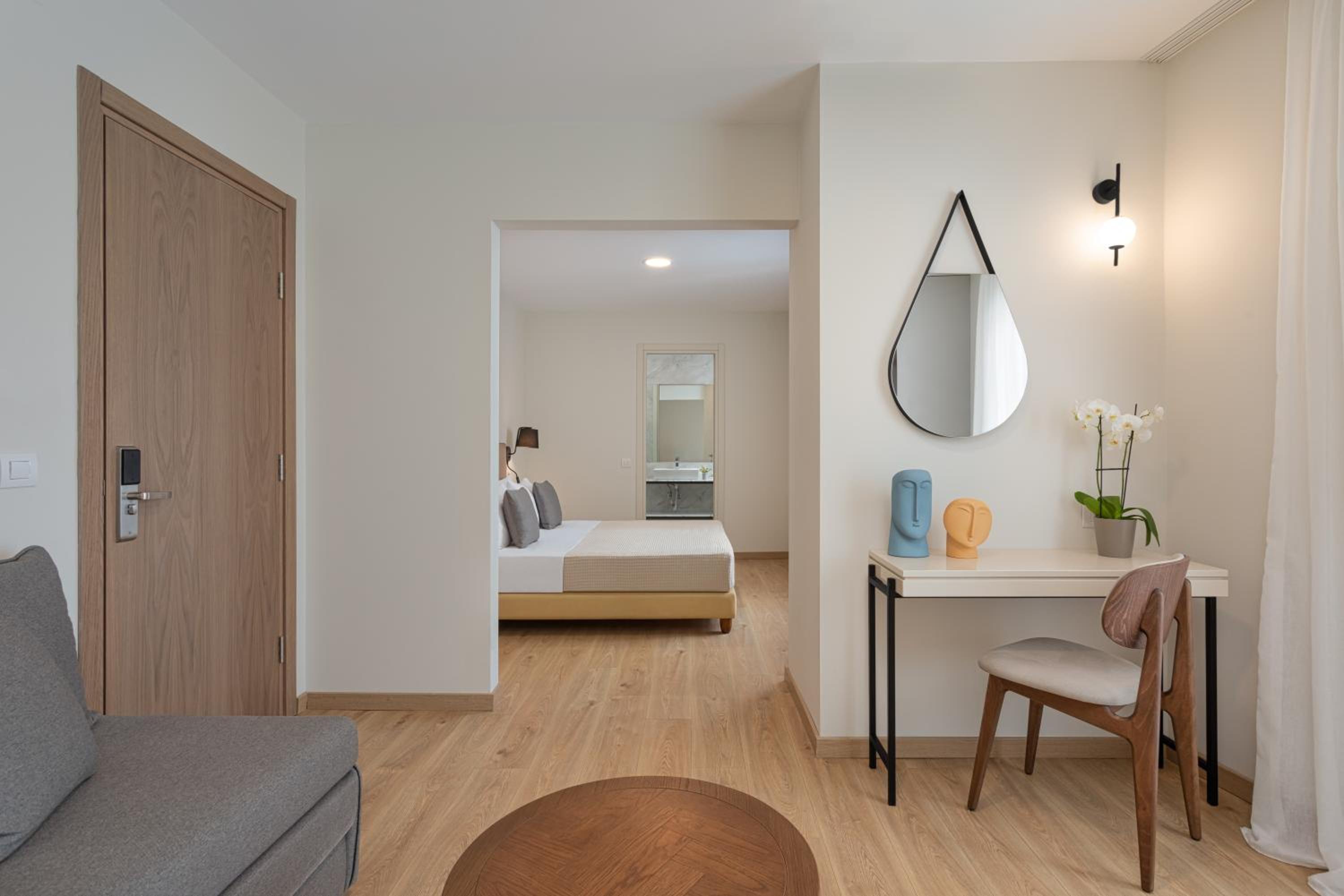 Superior One Bedroom Suite - Photo 1