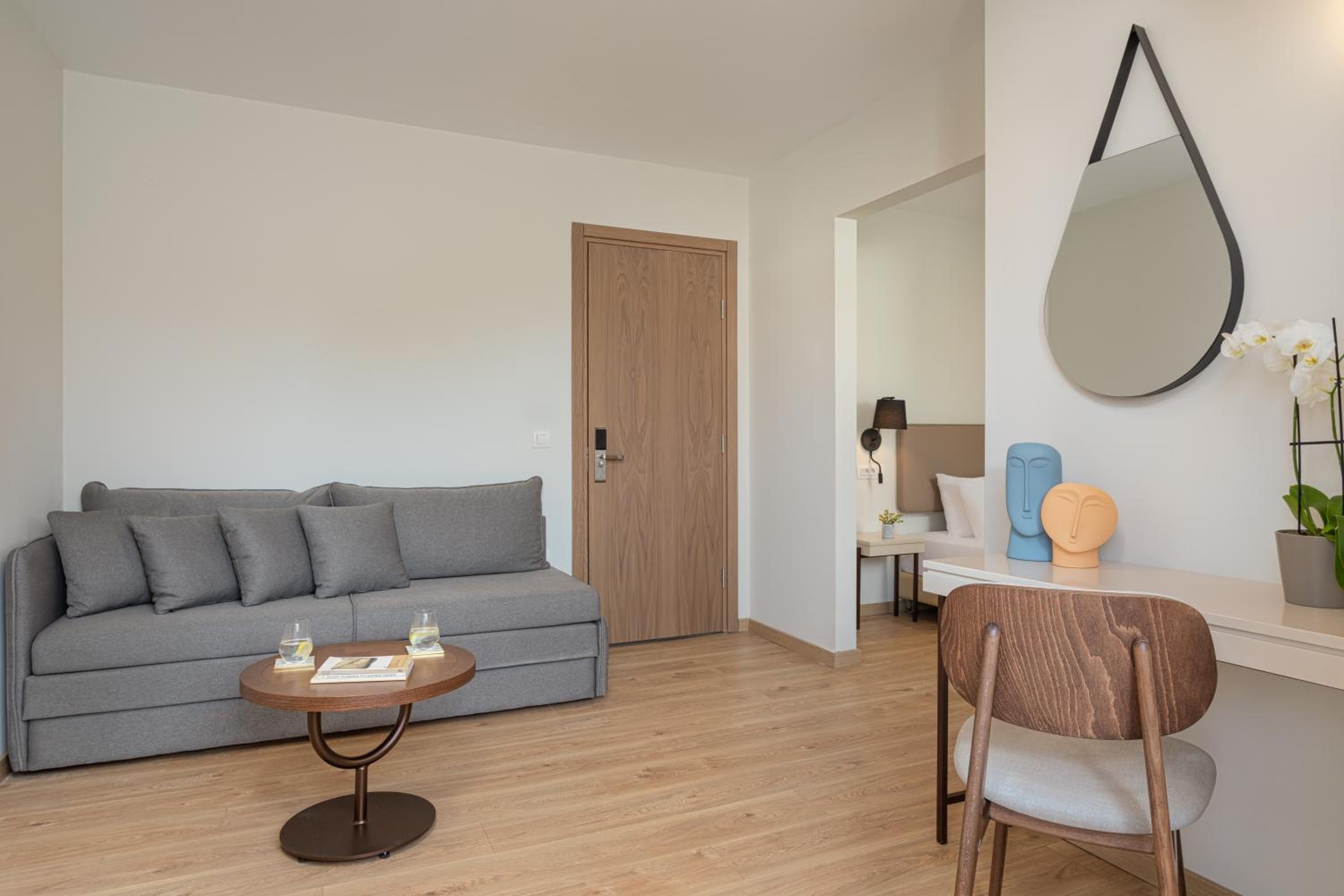 Superior One Bedroom Suite - Photo 2