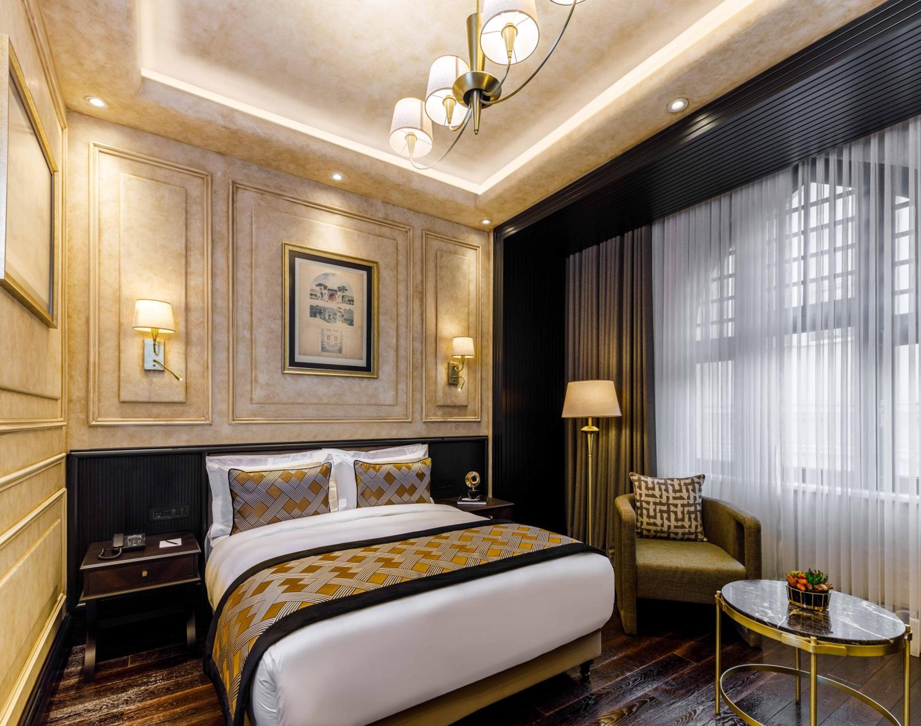 Deluxe Double Room (2 Adults + 1 Child) thumbnail 5