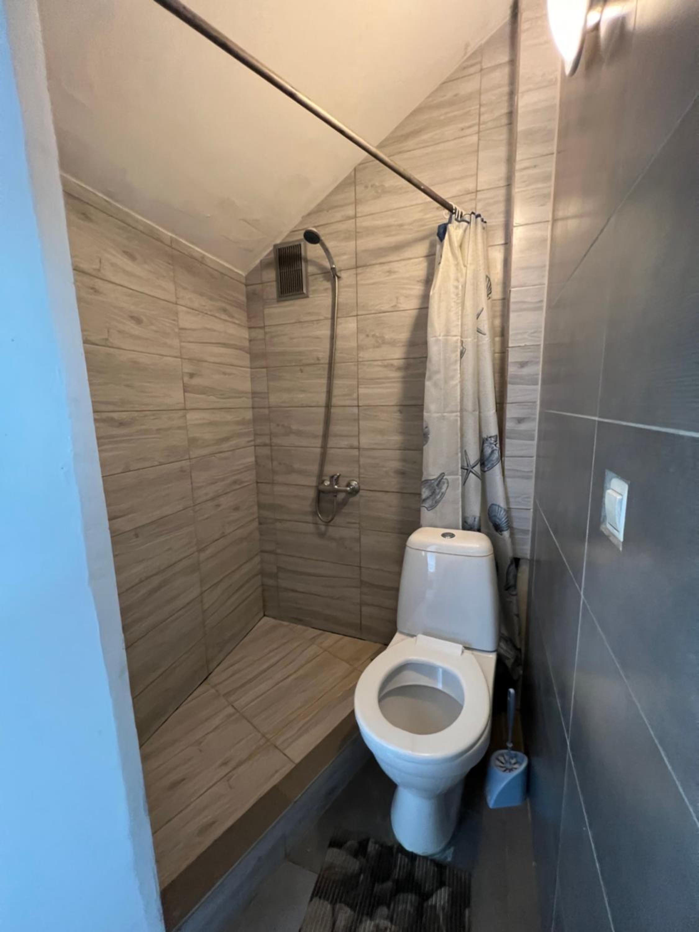 Apartment With Shower