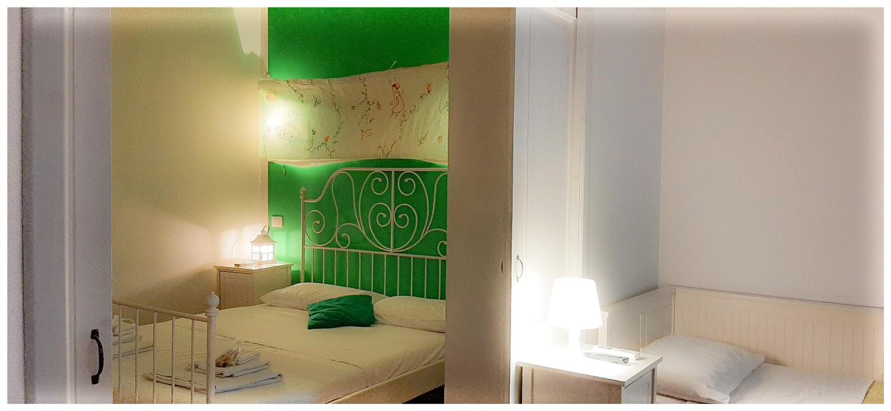 Quadruple Room with Private Bathroom photo 3