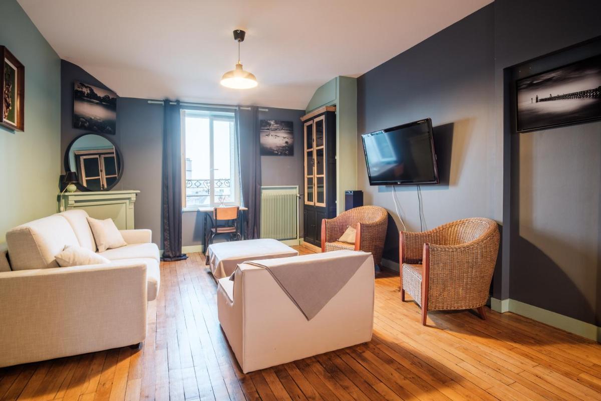 Deluxe Family Suite photo 3