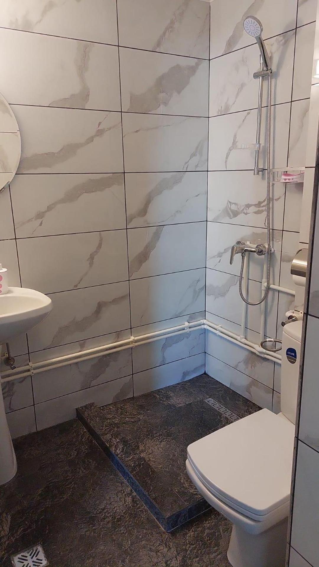 Double Room with Private Bathroom - Photo 7
