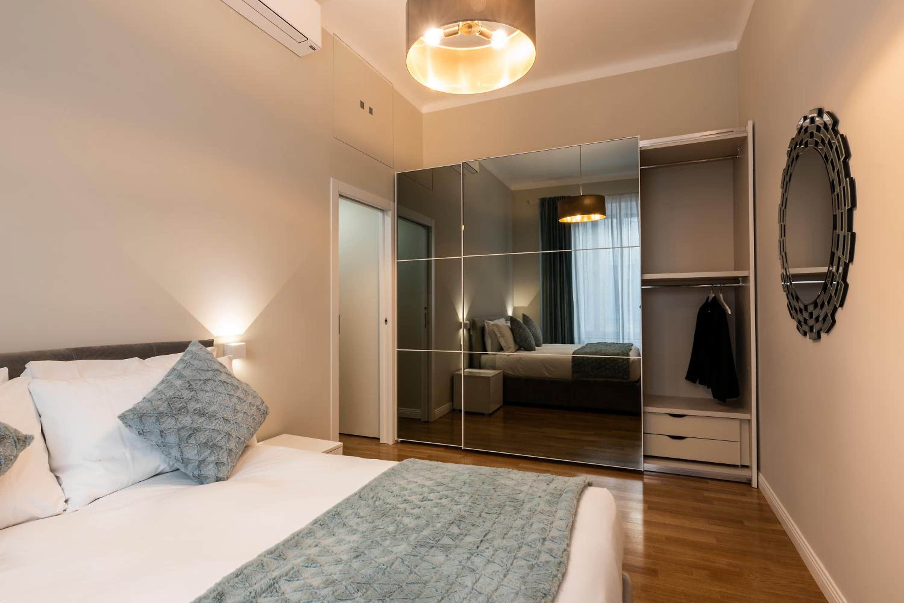 Two-Bedroom Apartment - Galleria del Corso 4