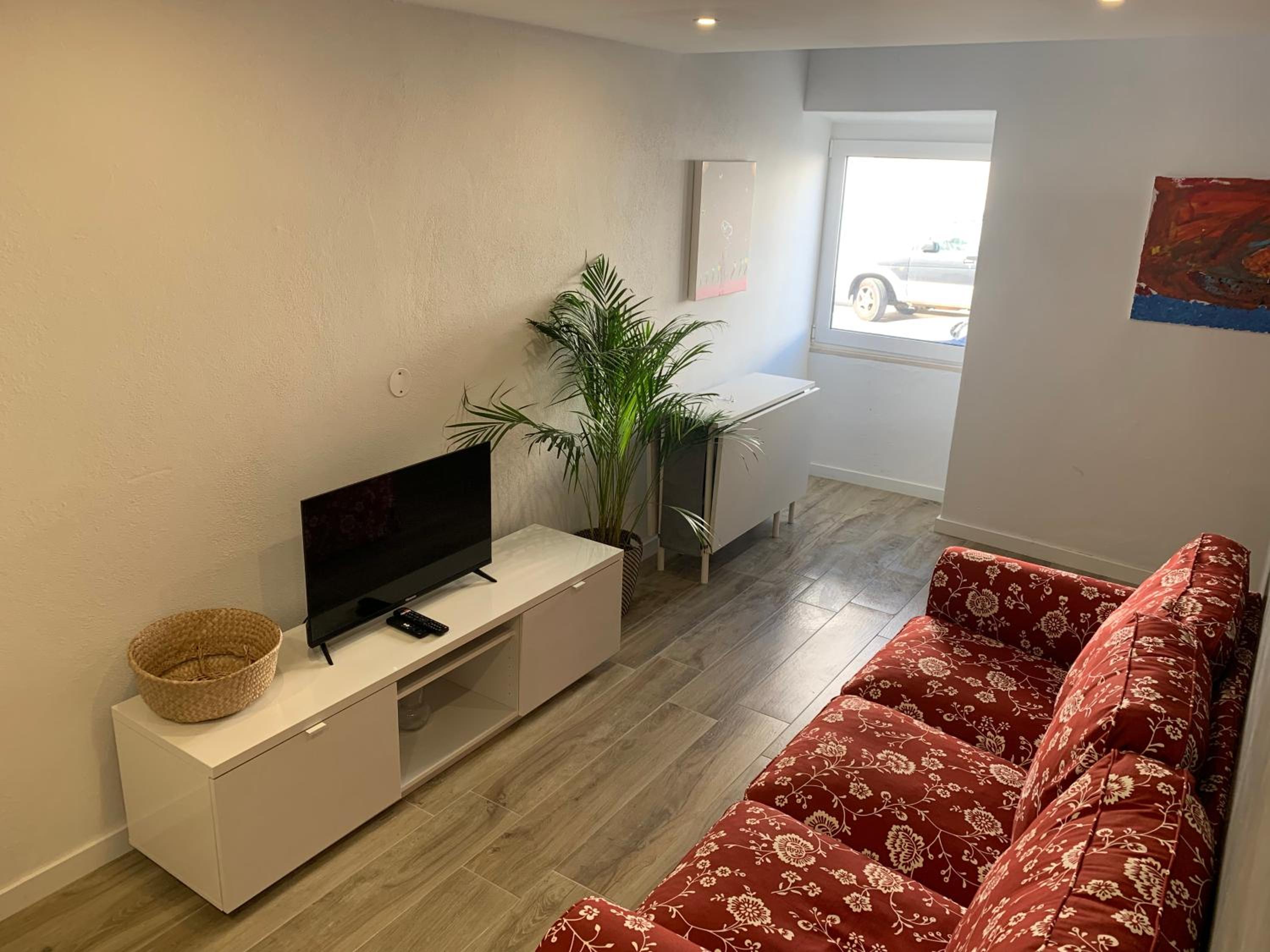 One-Bedroom Apartment - Photo 8
