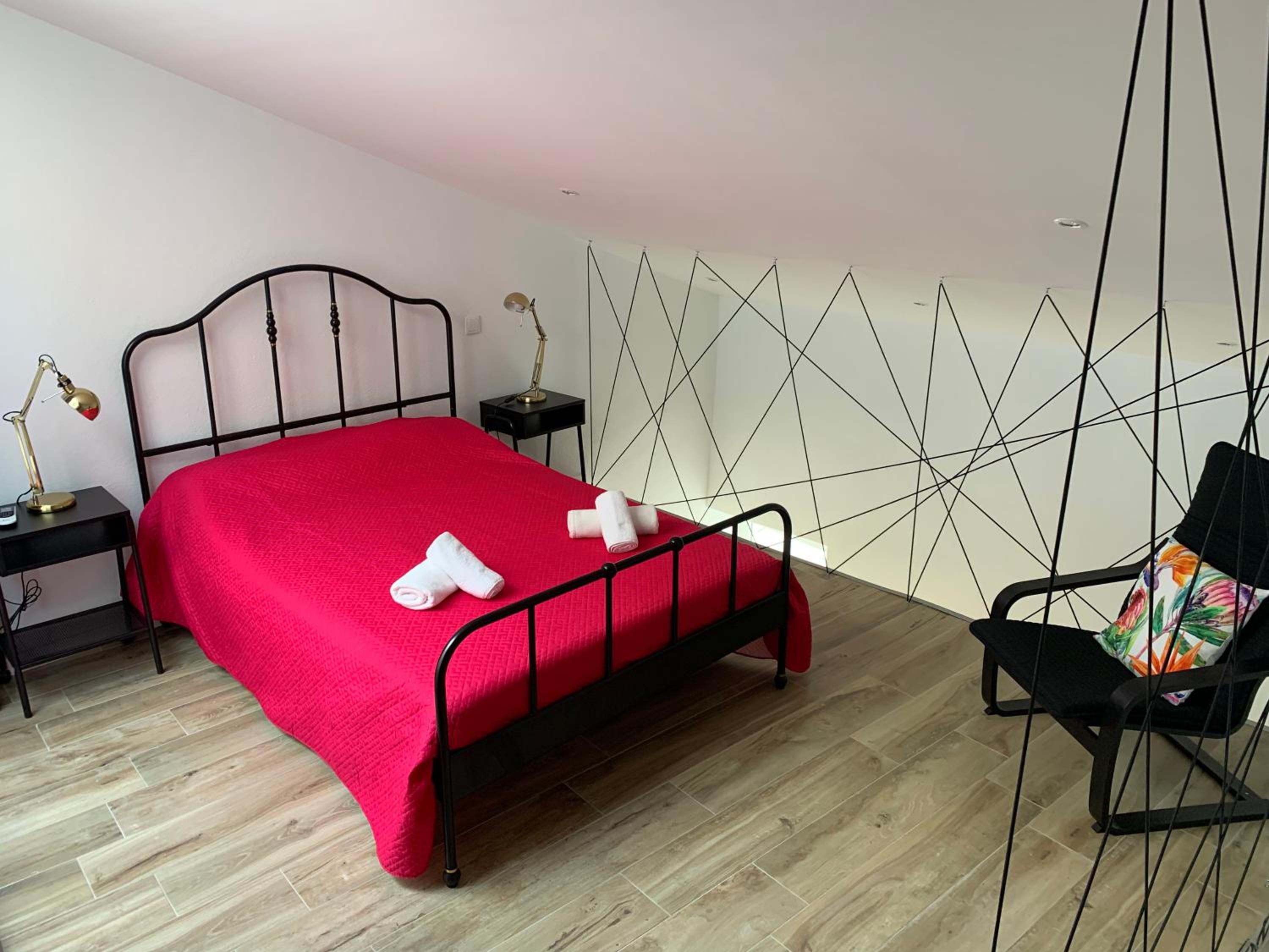 One-Bedroom Apartment - Photo 3