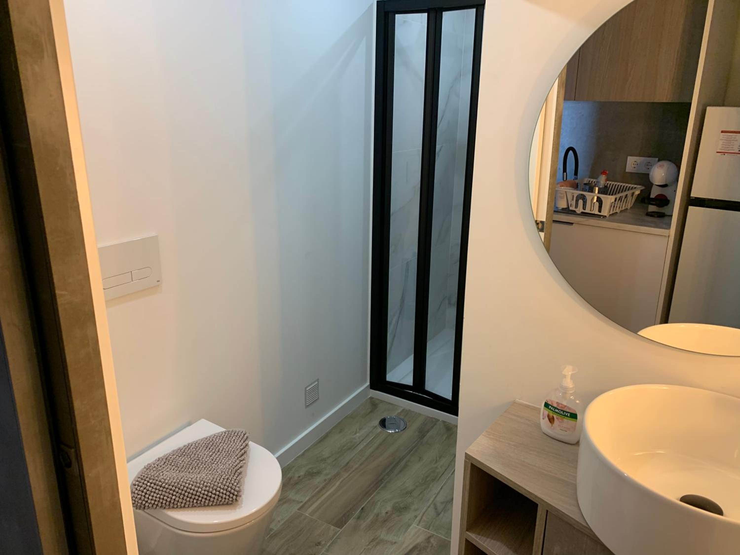 One-Bedroom Apartment - Photo 11