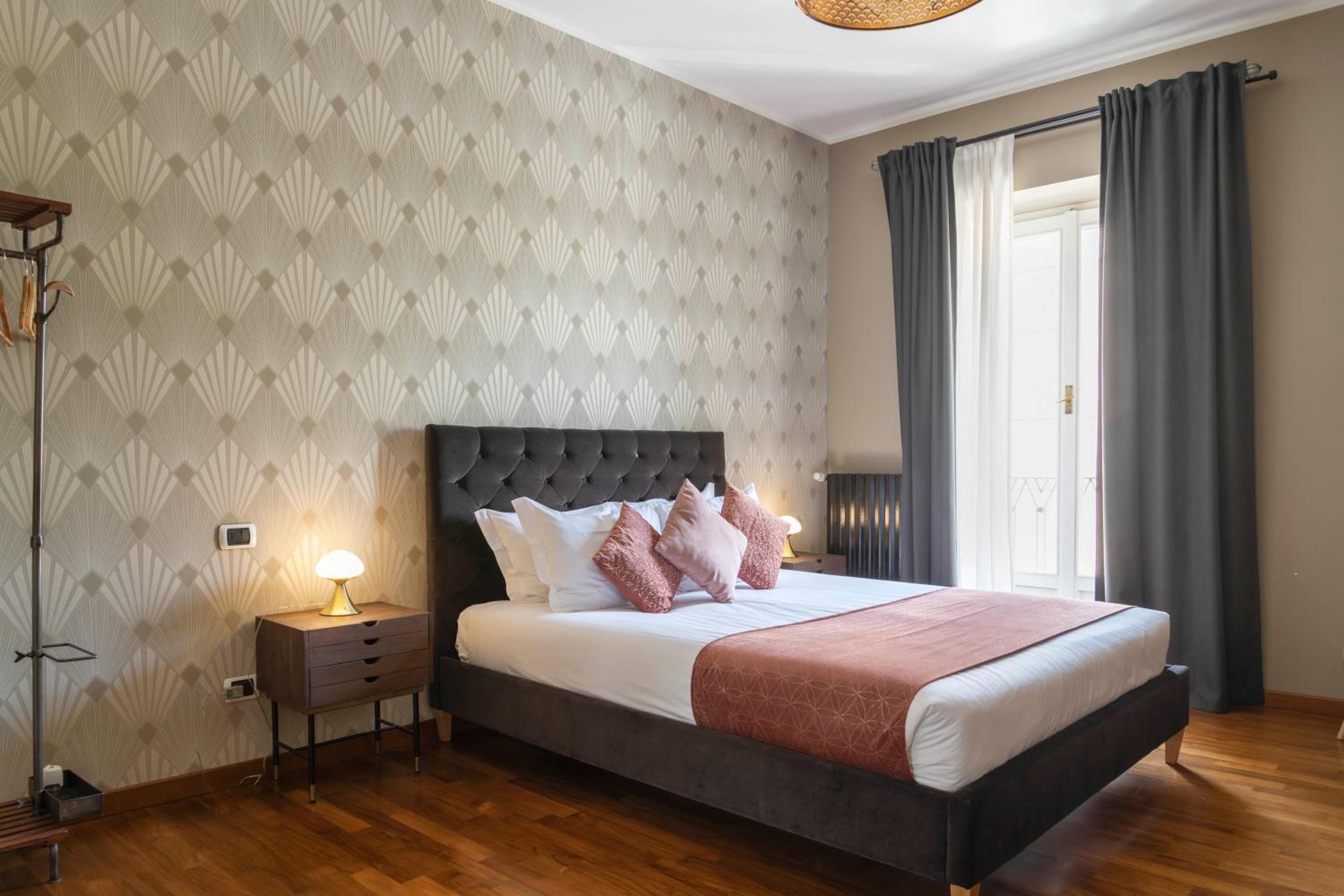 Two-Bedroom Apartment - Piazza Santo Stefano 6