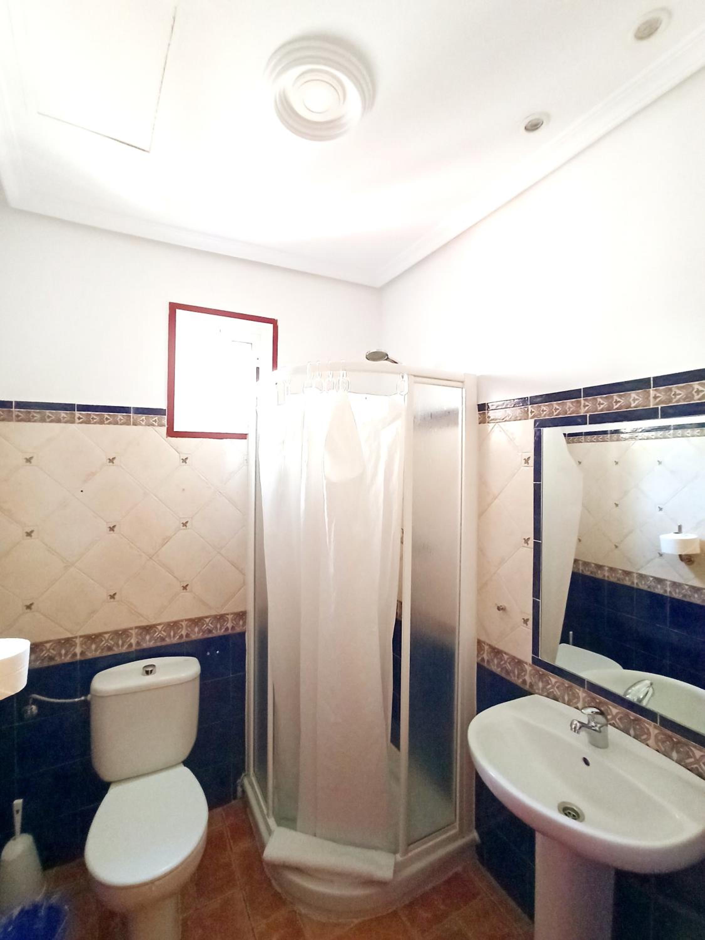 Twin Room - Photo 7