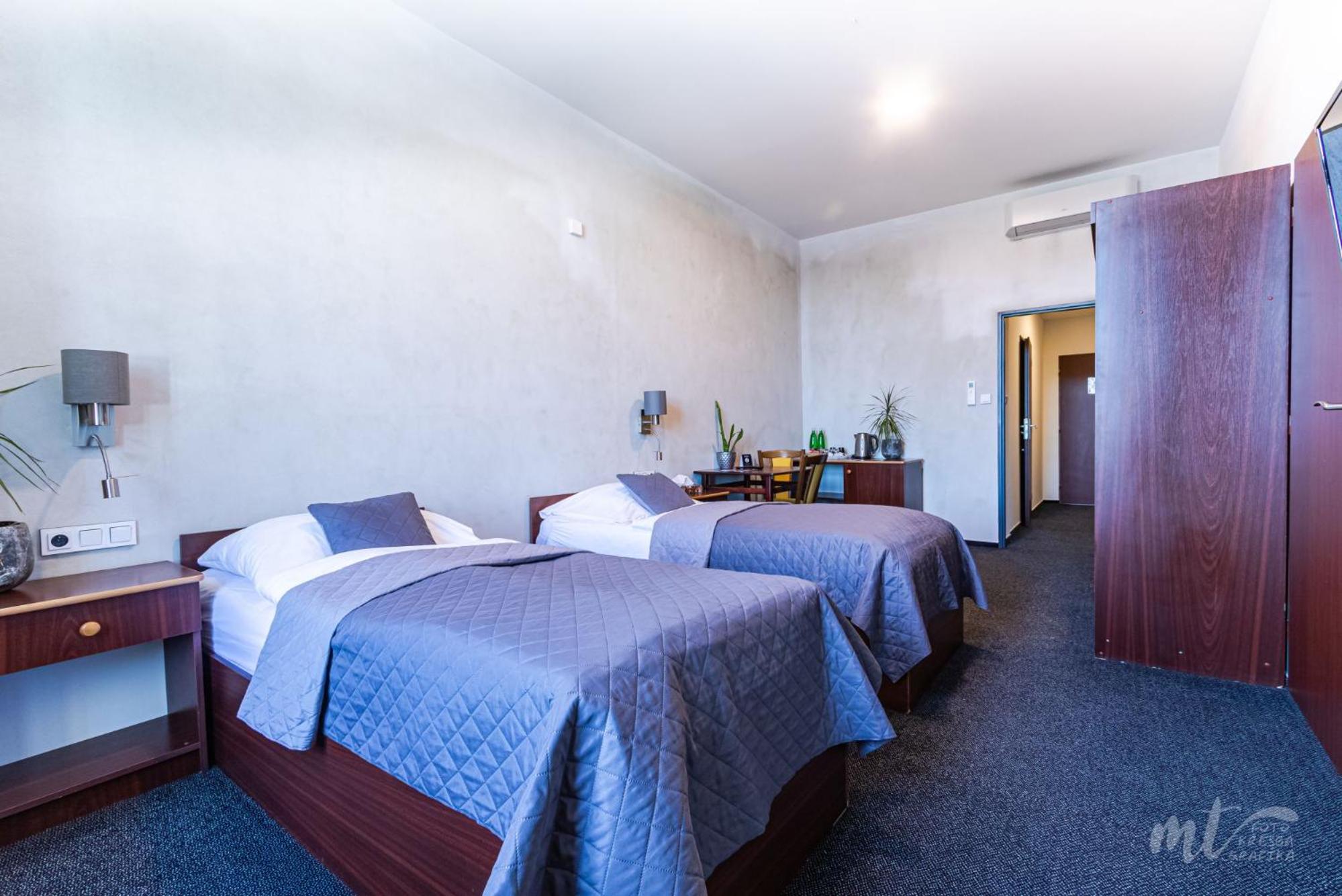 Economy Twin Room - Photo 1