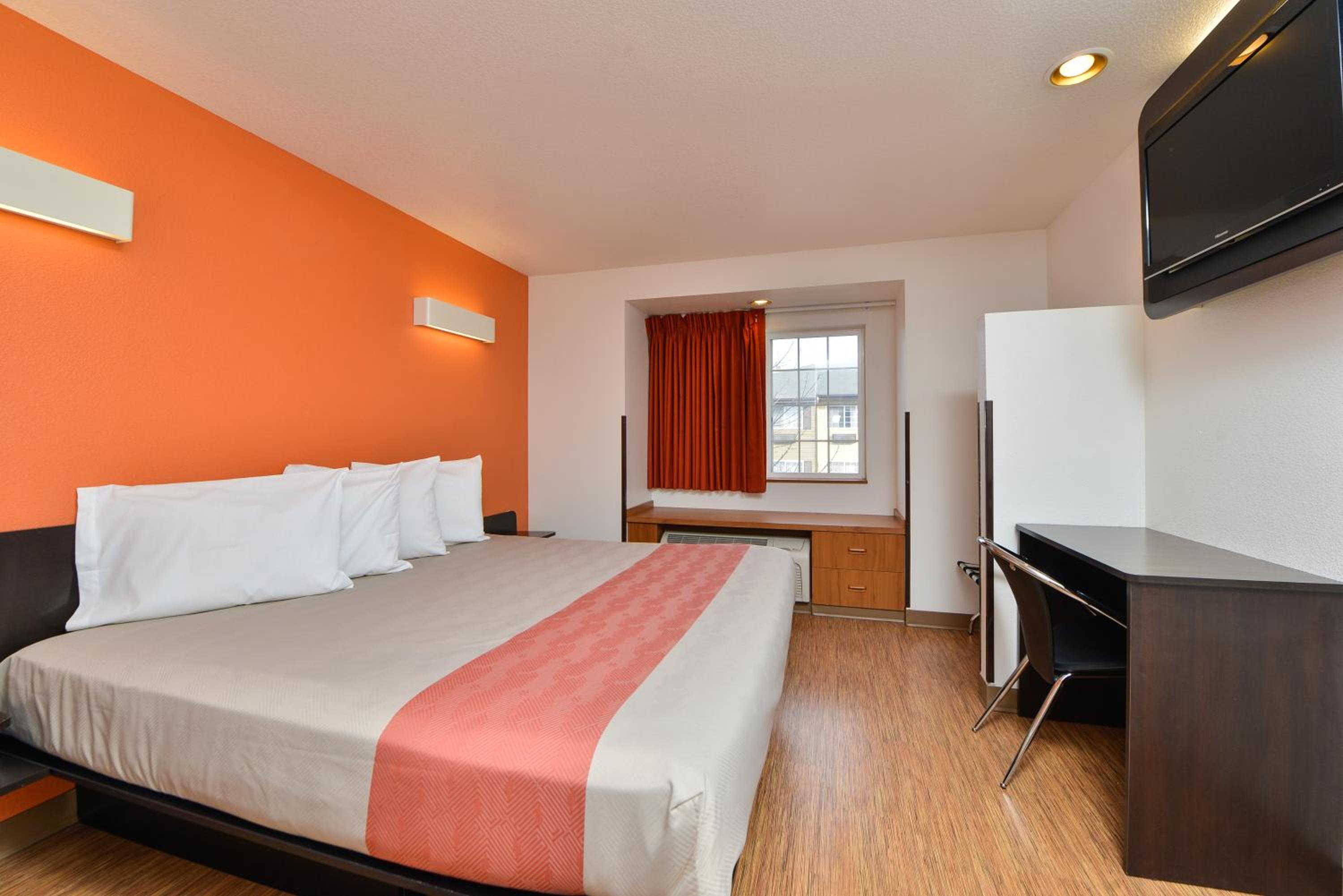 Queen Room - Disability Access - Photo 1