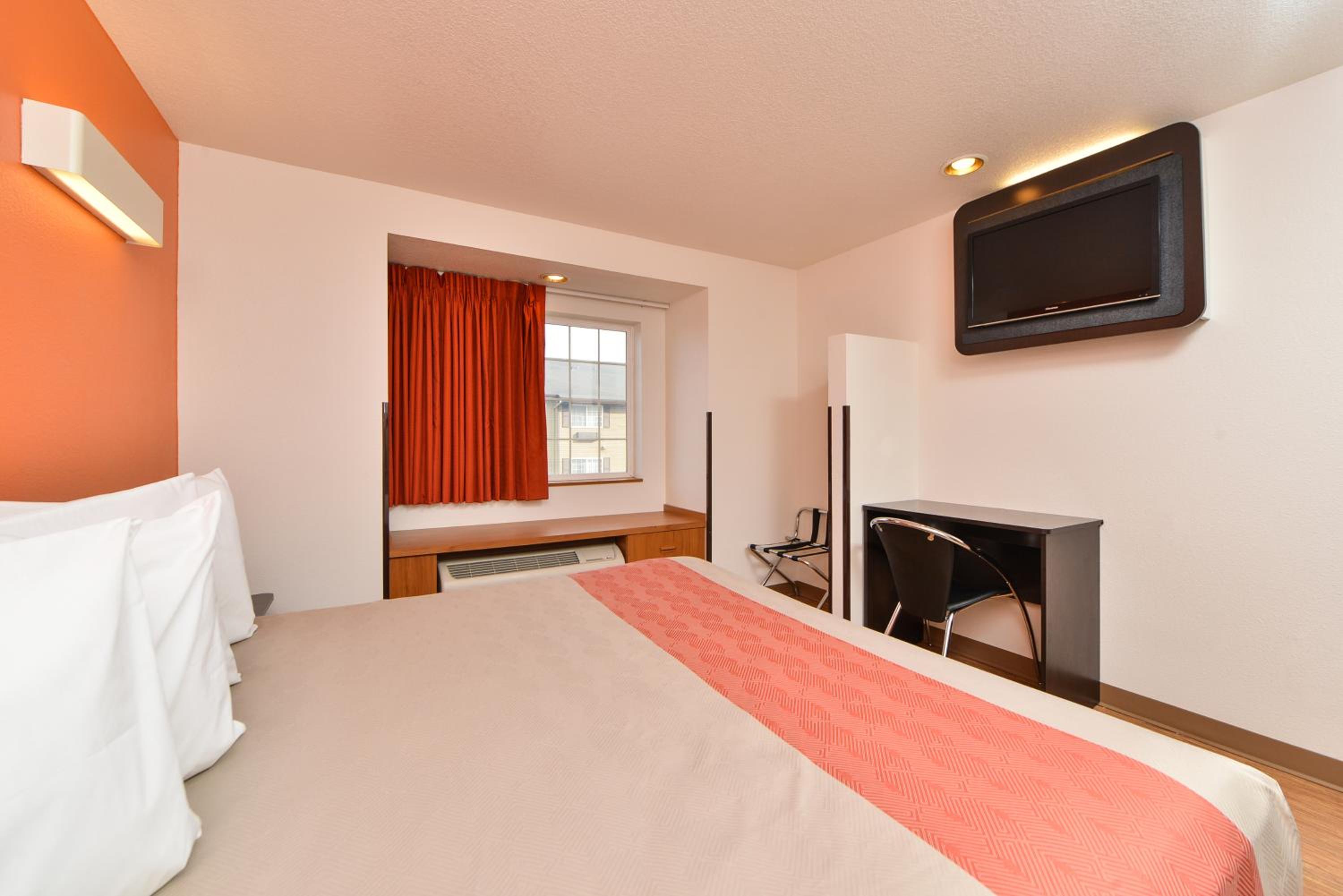 Queen Room - Non-Smoking - Photo 2