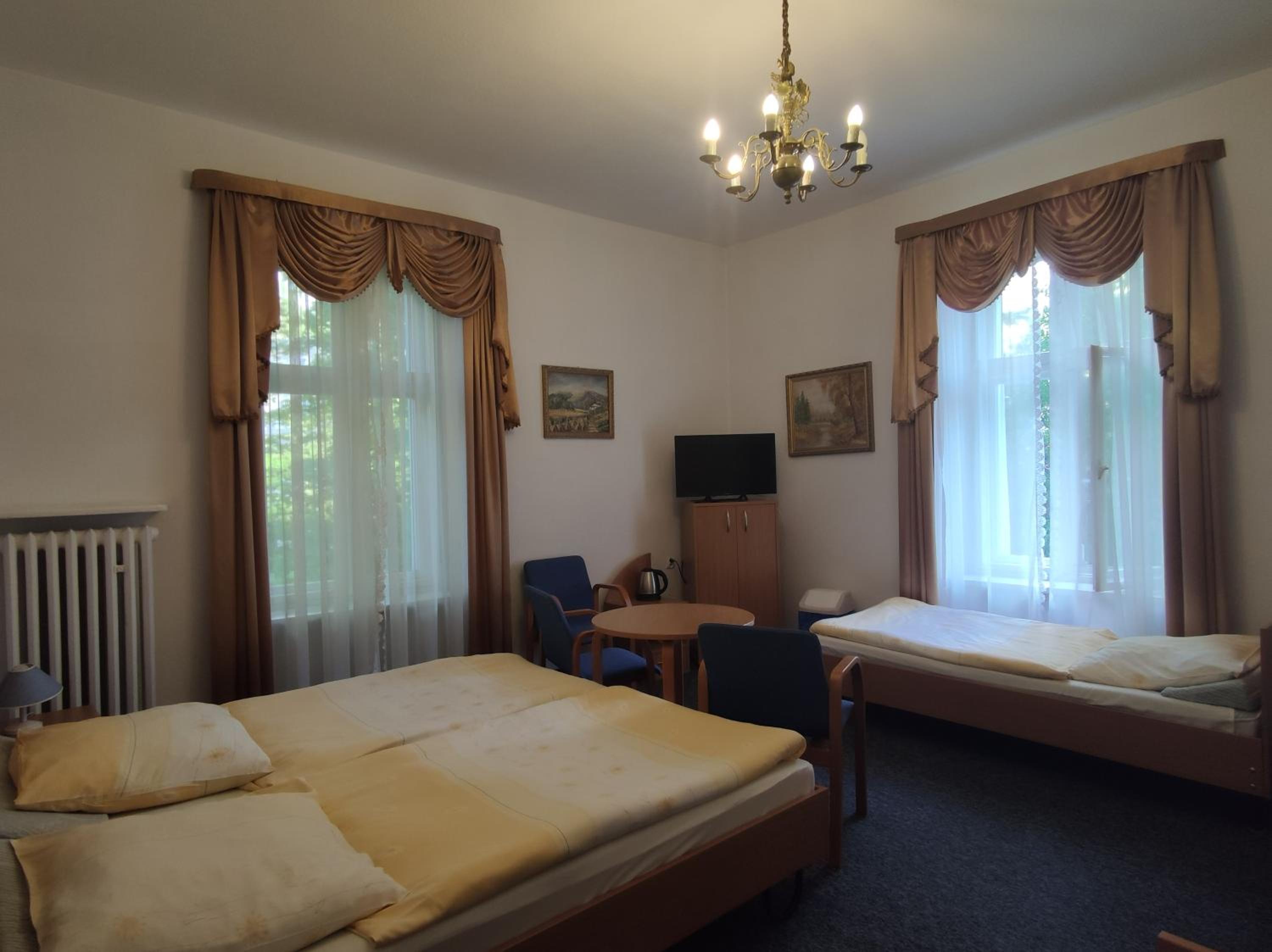 Economy Triple Room with Shared Bathroom photo 1