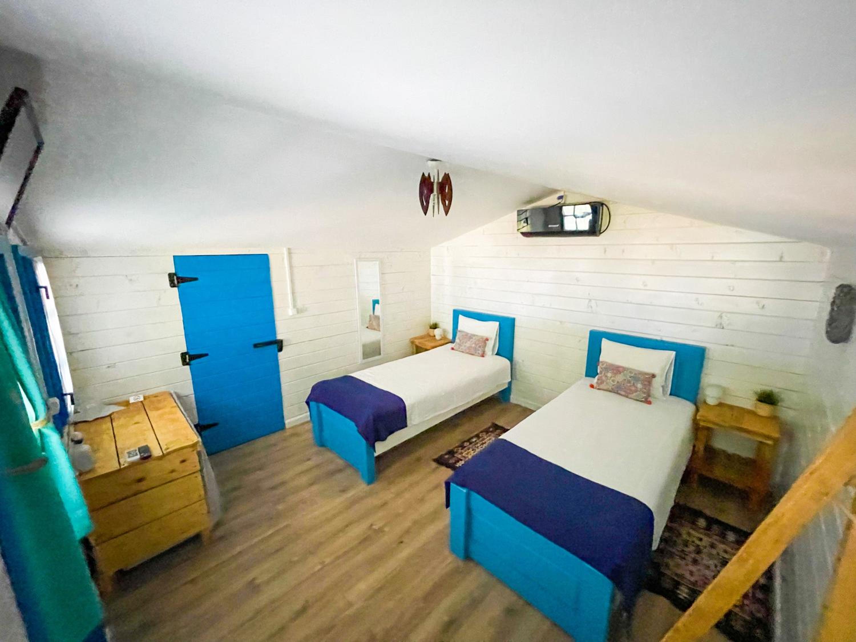 Double or Twin Room with Private Bathroom photo 3