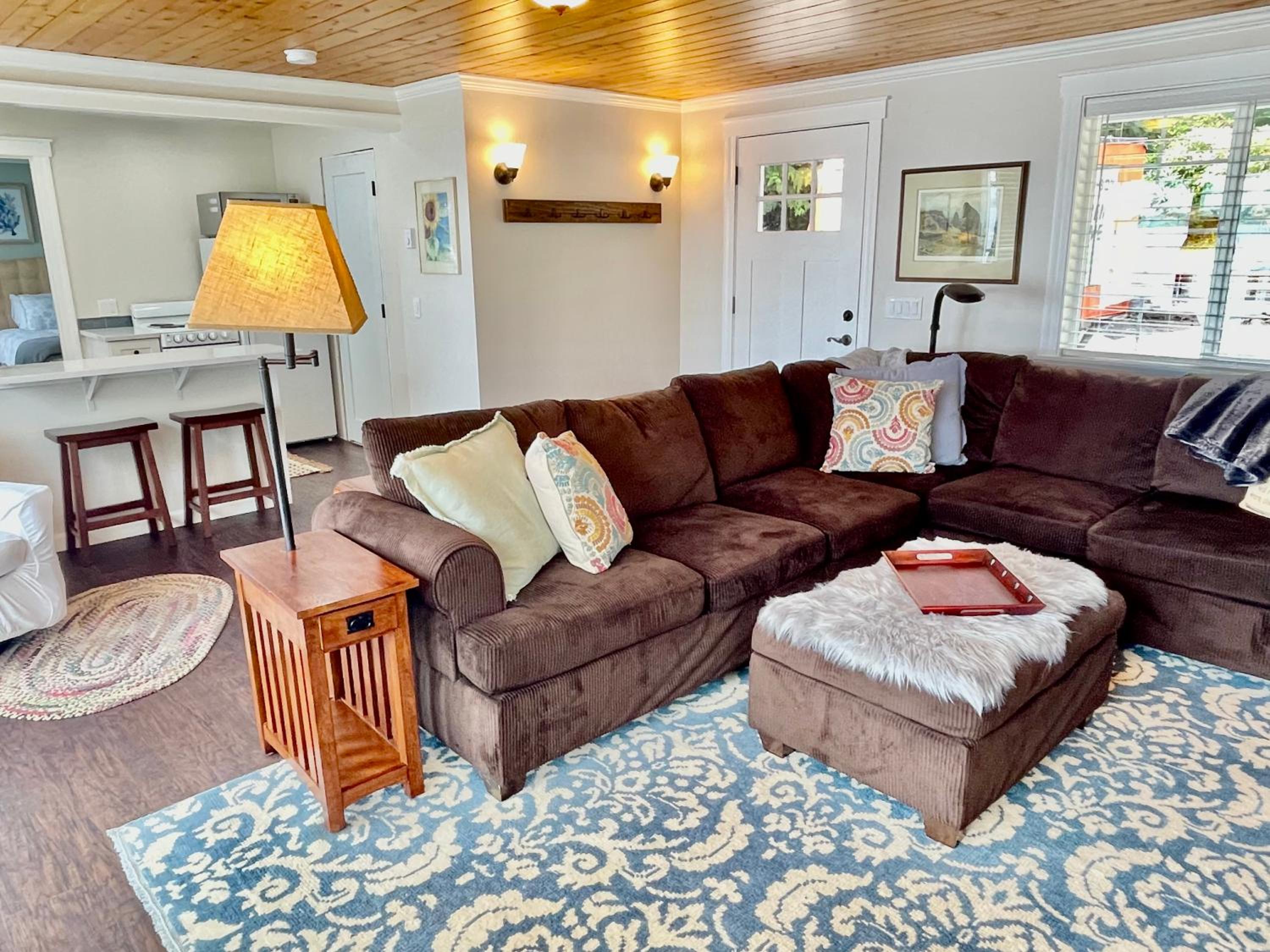 One-Bedroom House photo 1
