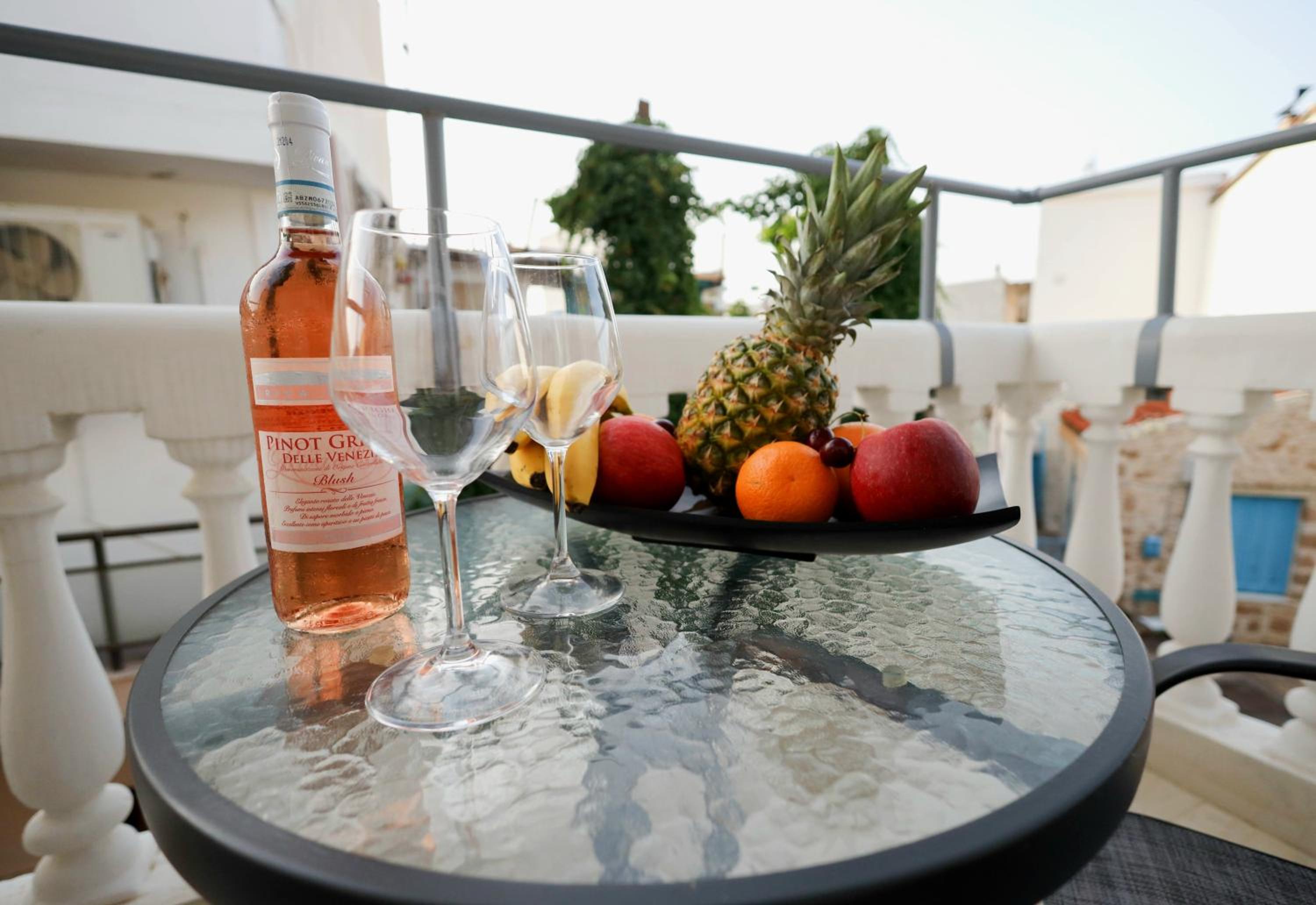Studio Apartment with Balcony photo 3