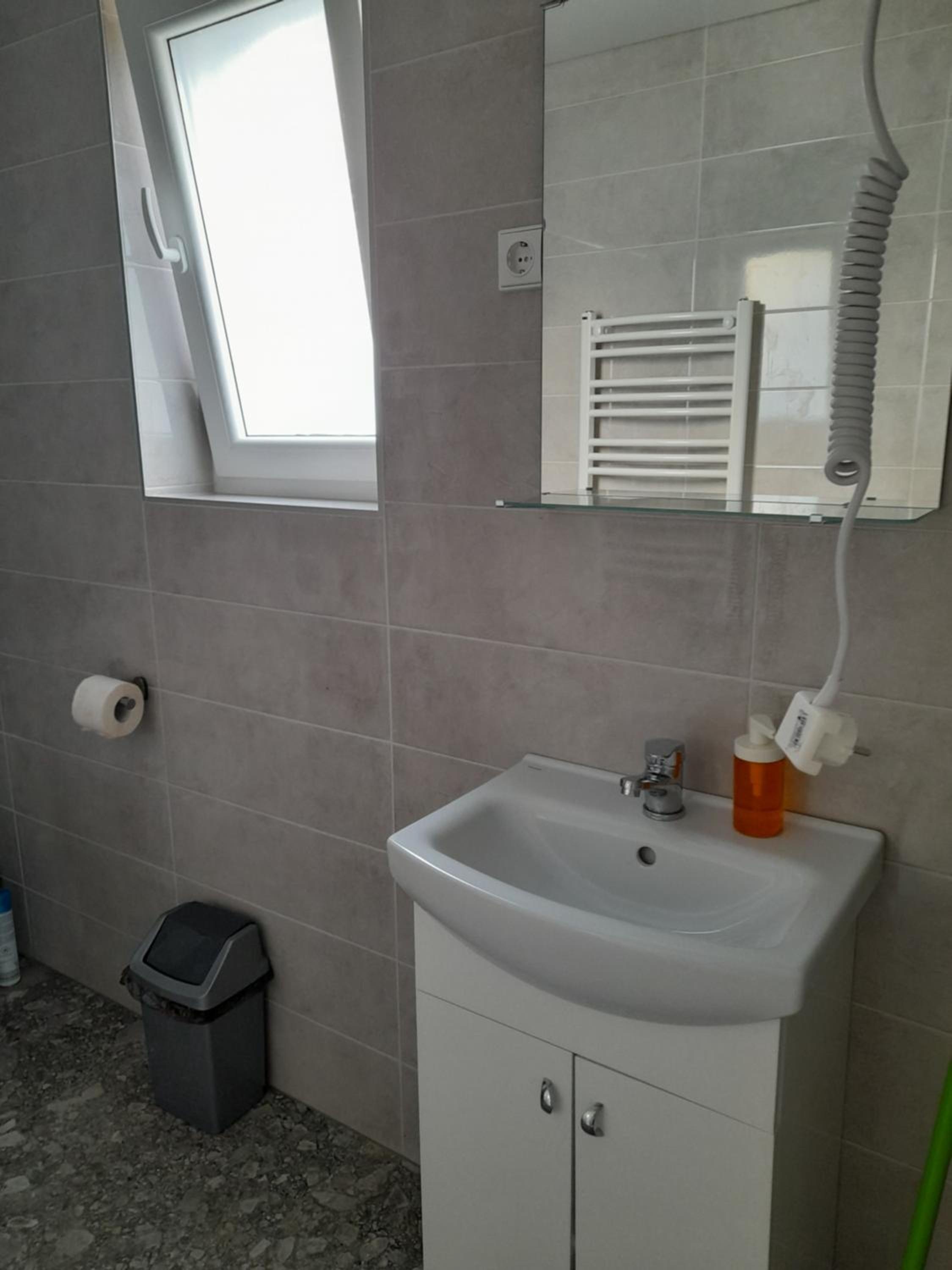 Quadruple Room with Balcony - Photo 2