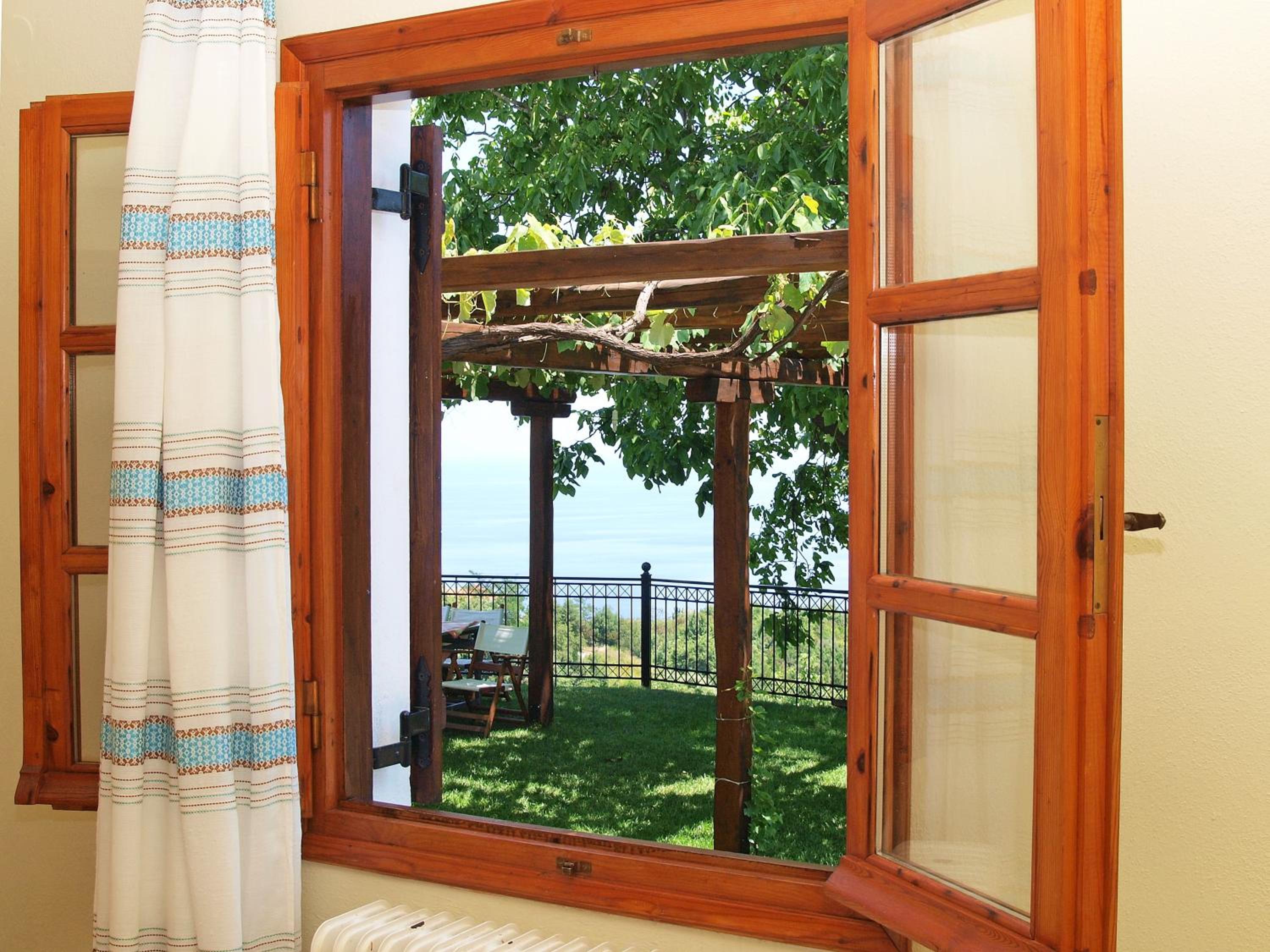 Apartment with Sea View - Photo 5