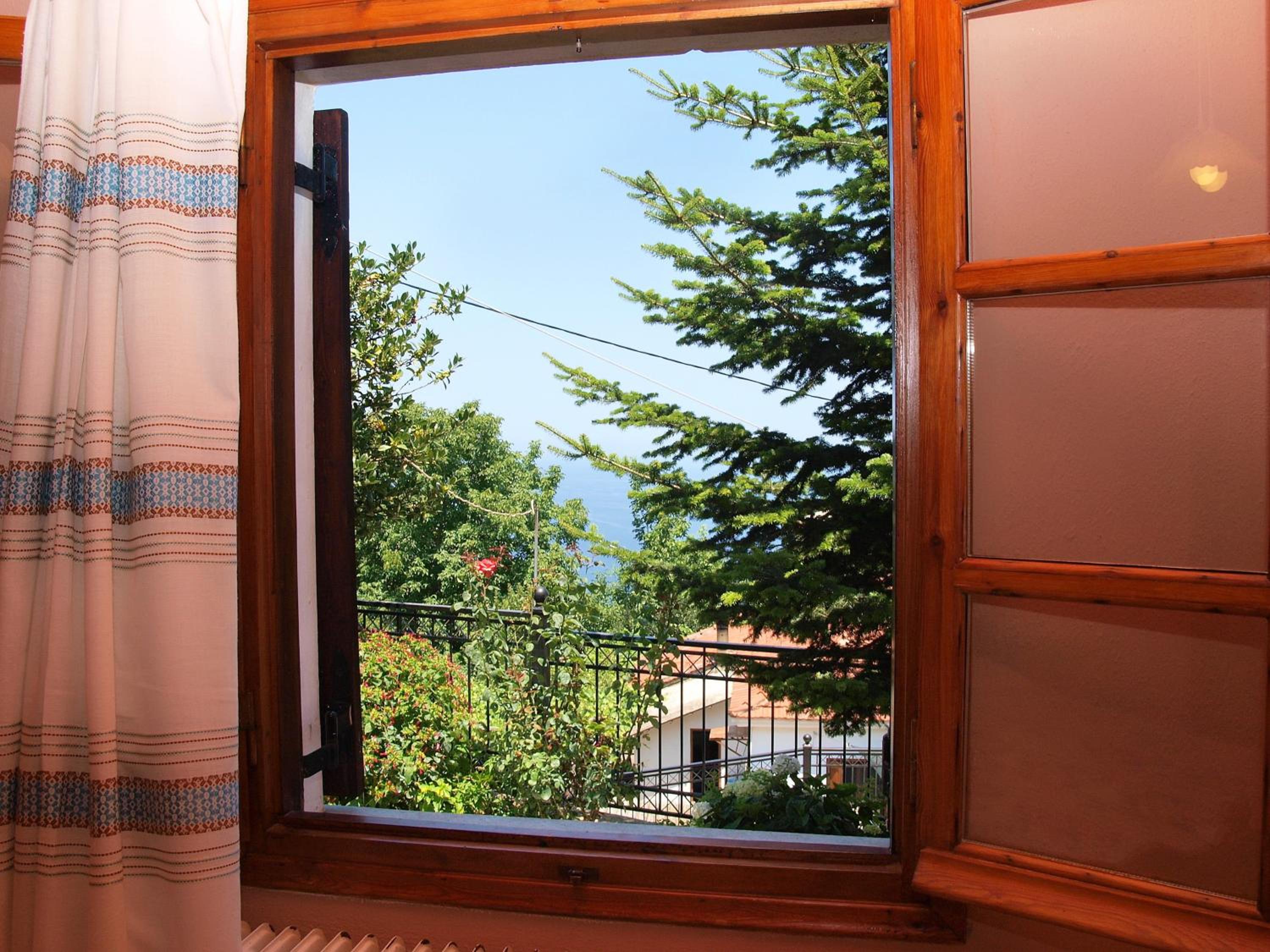Studio with Mountain View - Photo 5