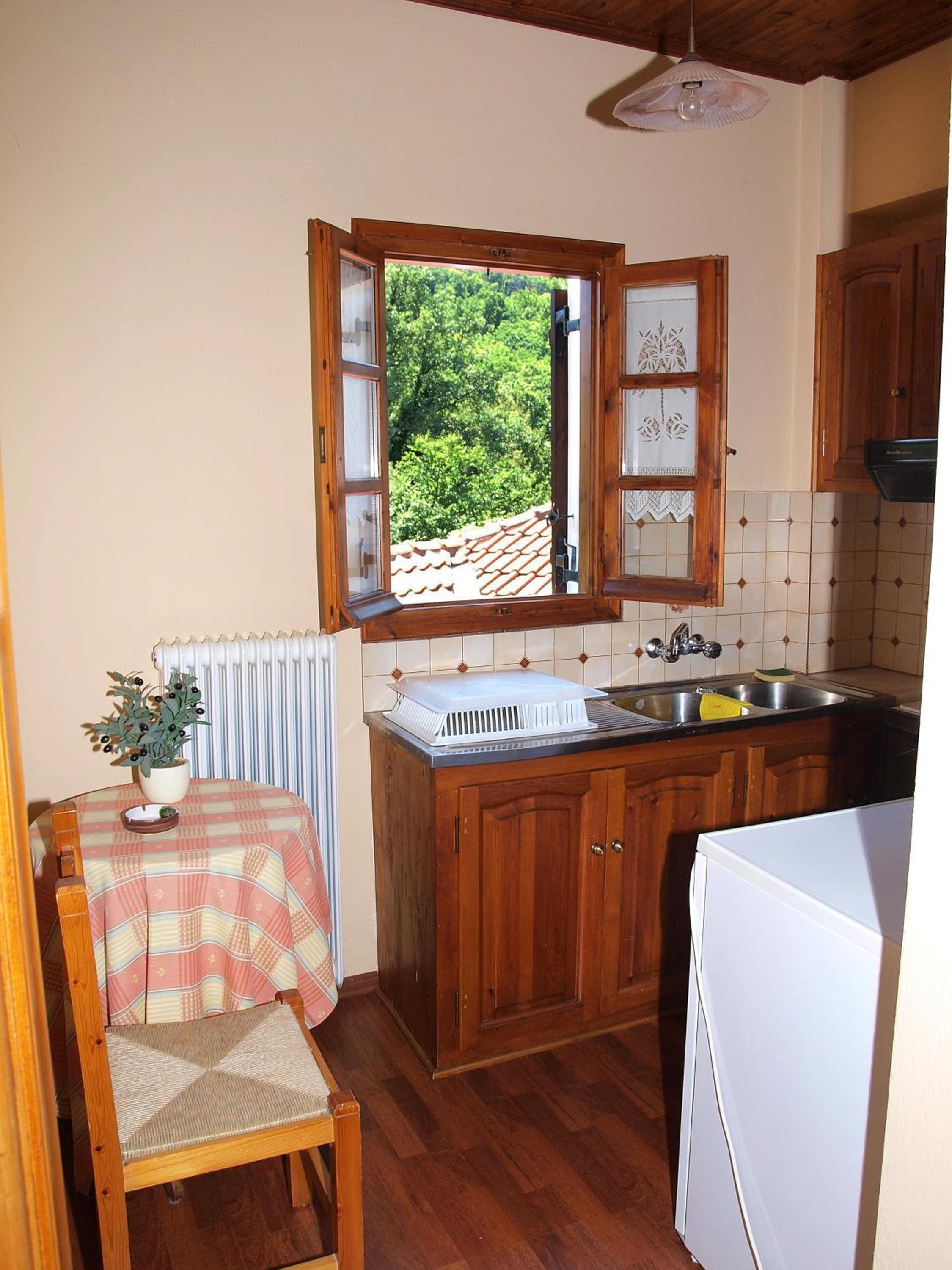Apartment with Fireplace - Photo 5