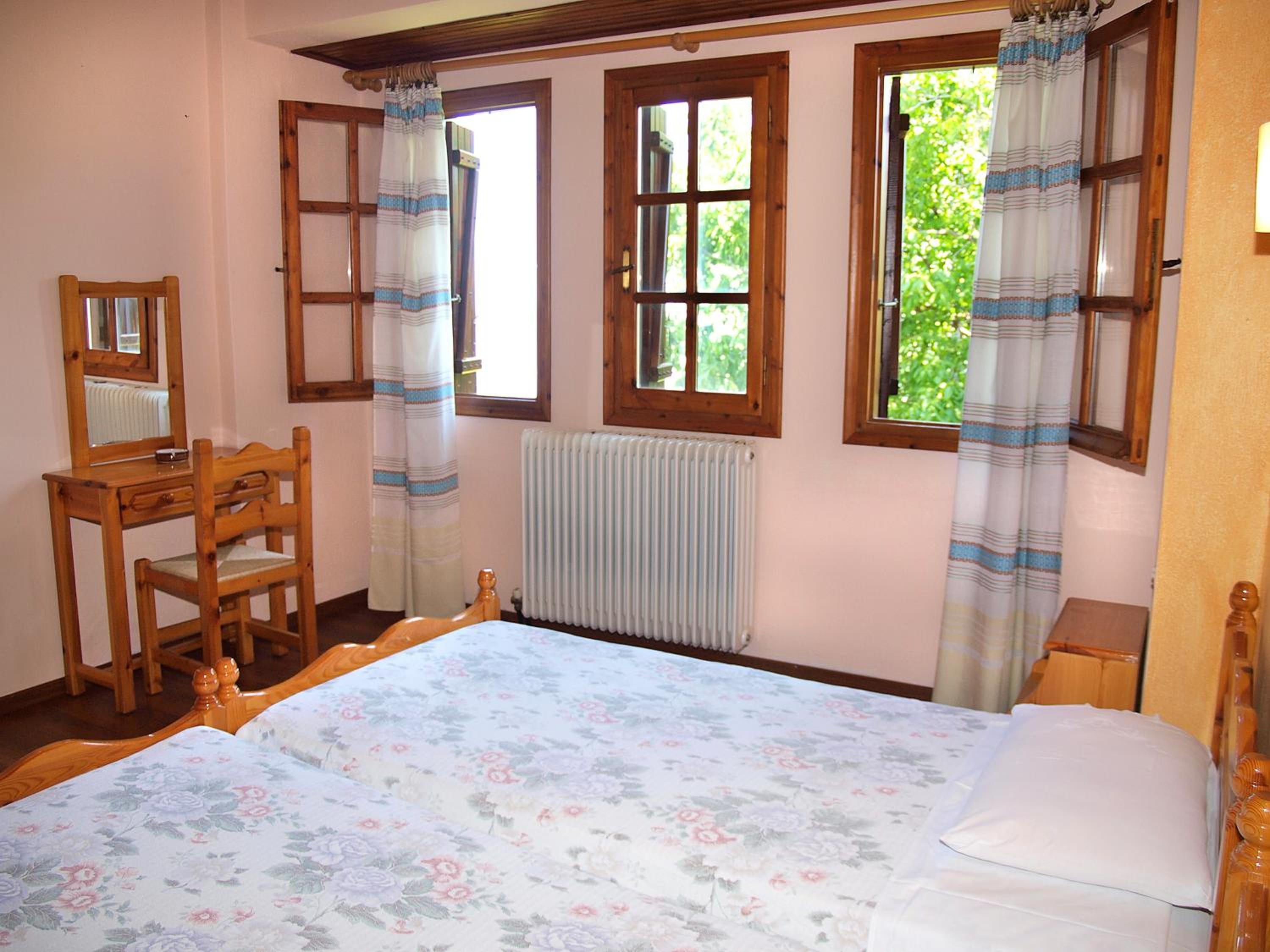 Apartment with Fireplace - Photo 9