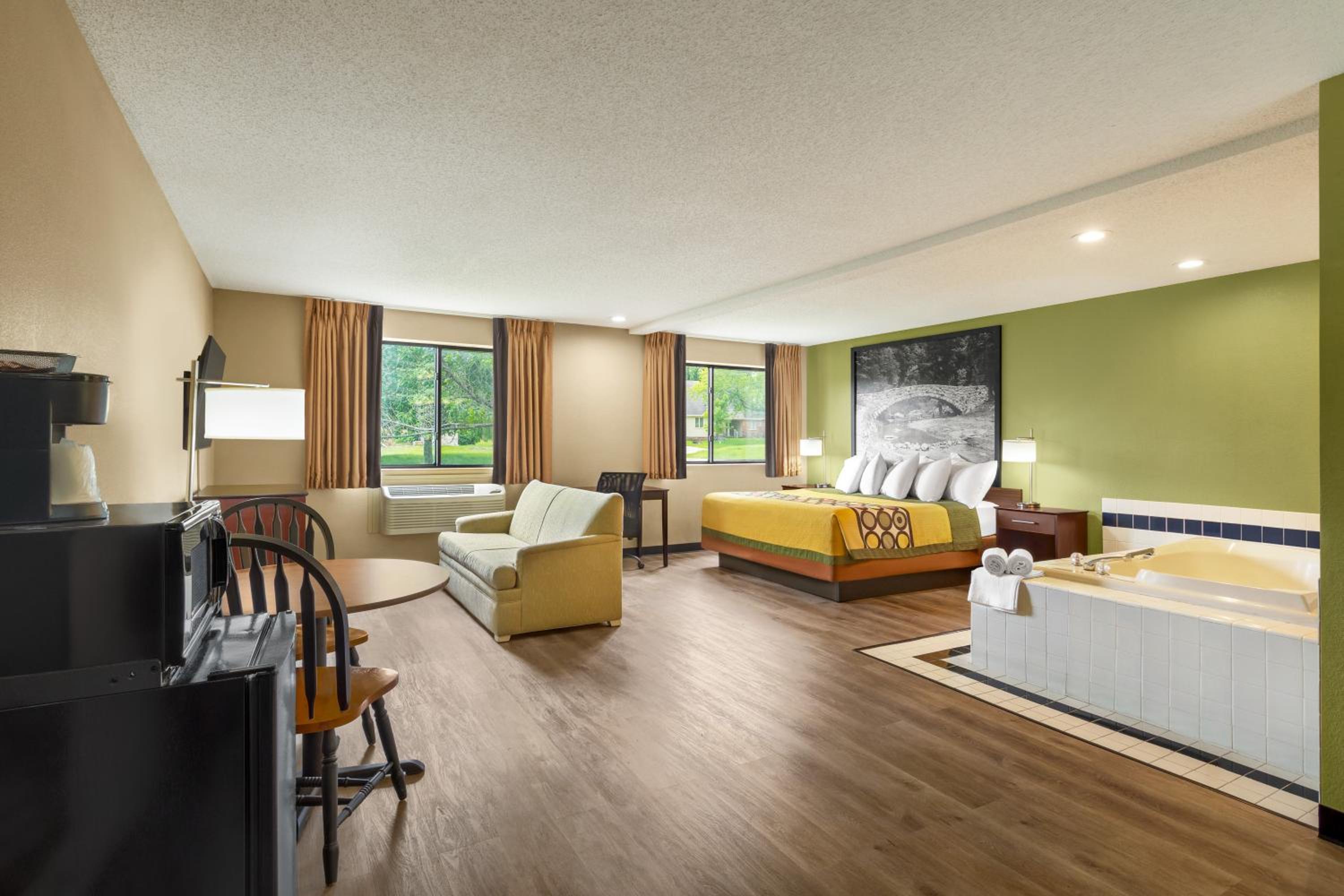 King Suite - Non-Smoking - Photo 1