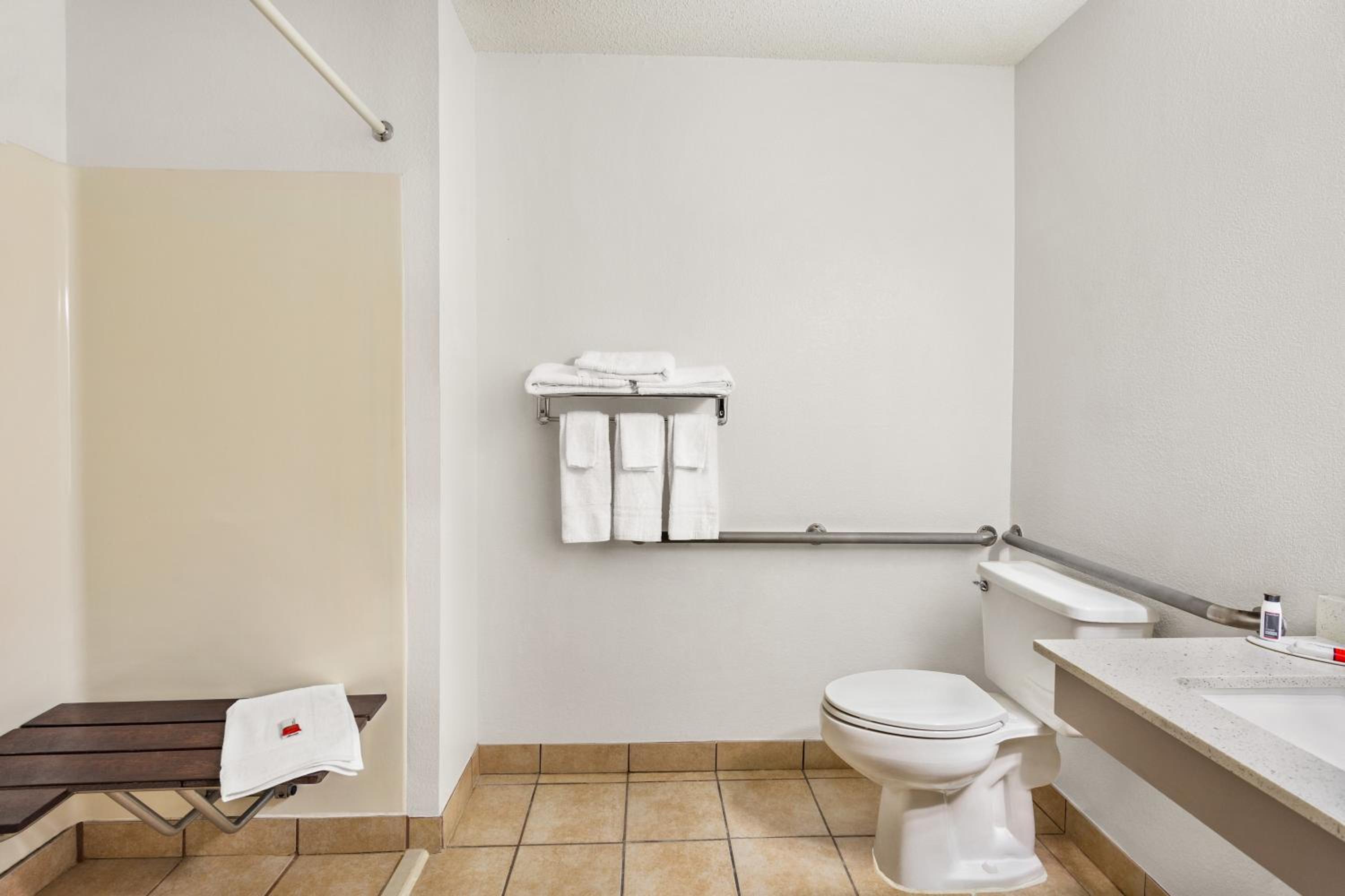 Queen Room - Disability Access - Non-Smoking - Photo 4