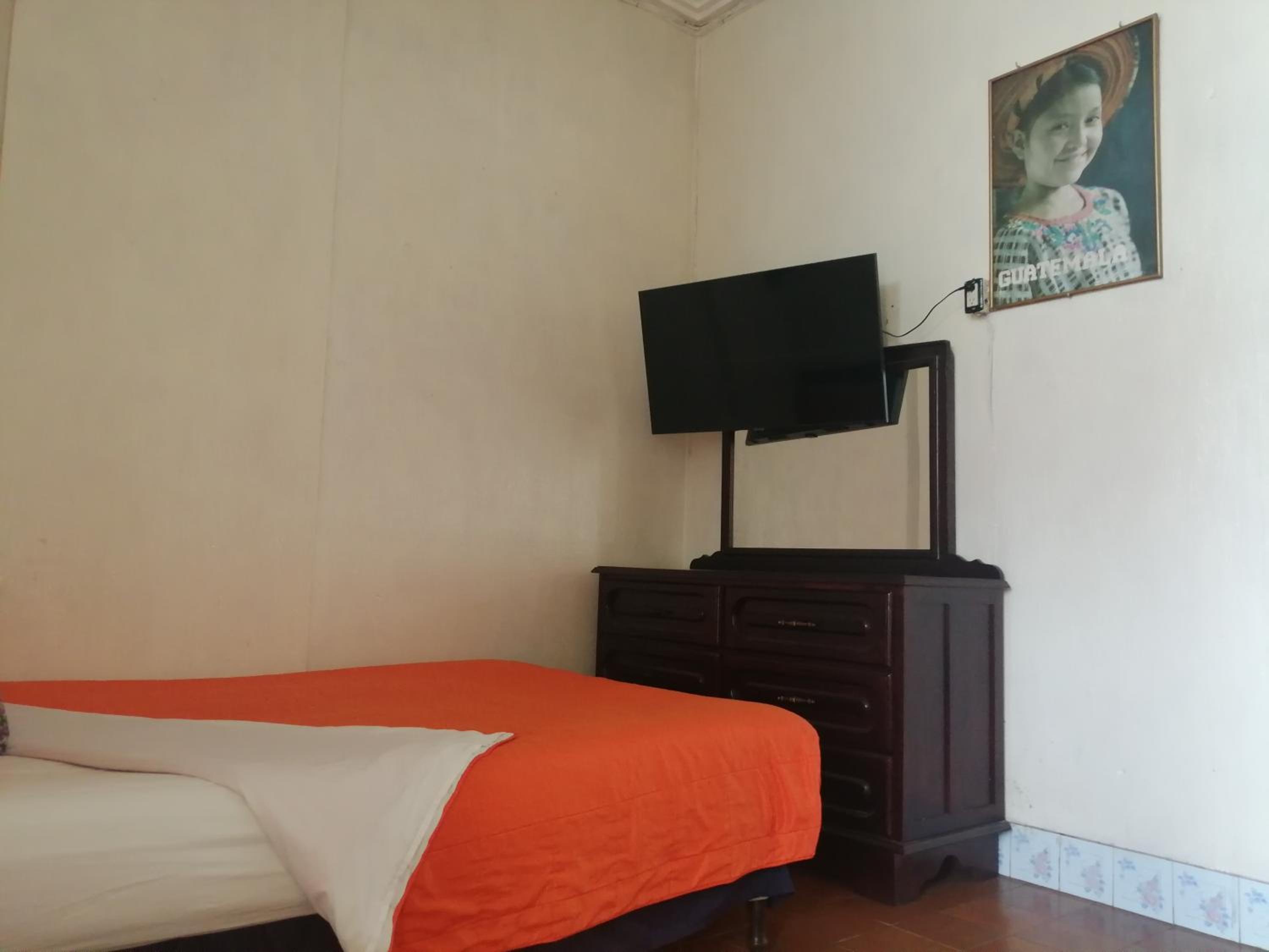 Double Room with Private Bathroom photo 1