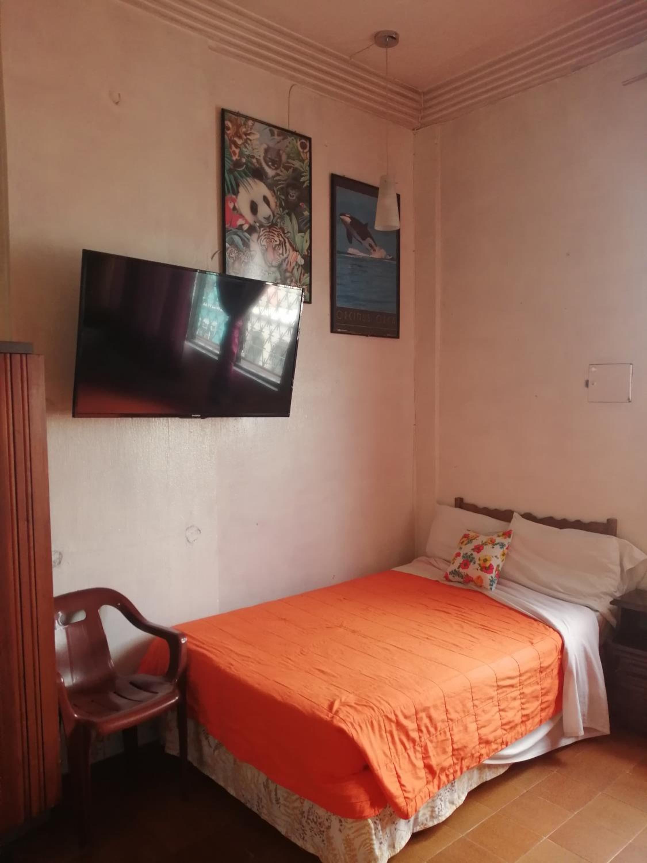 Economy Triple Room photo 2
