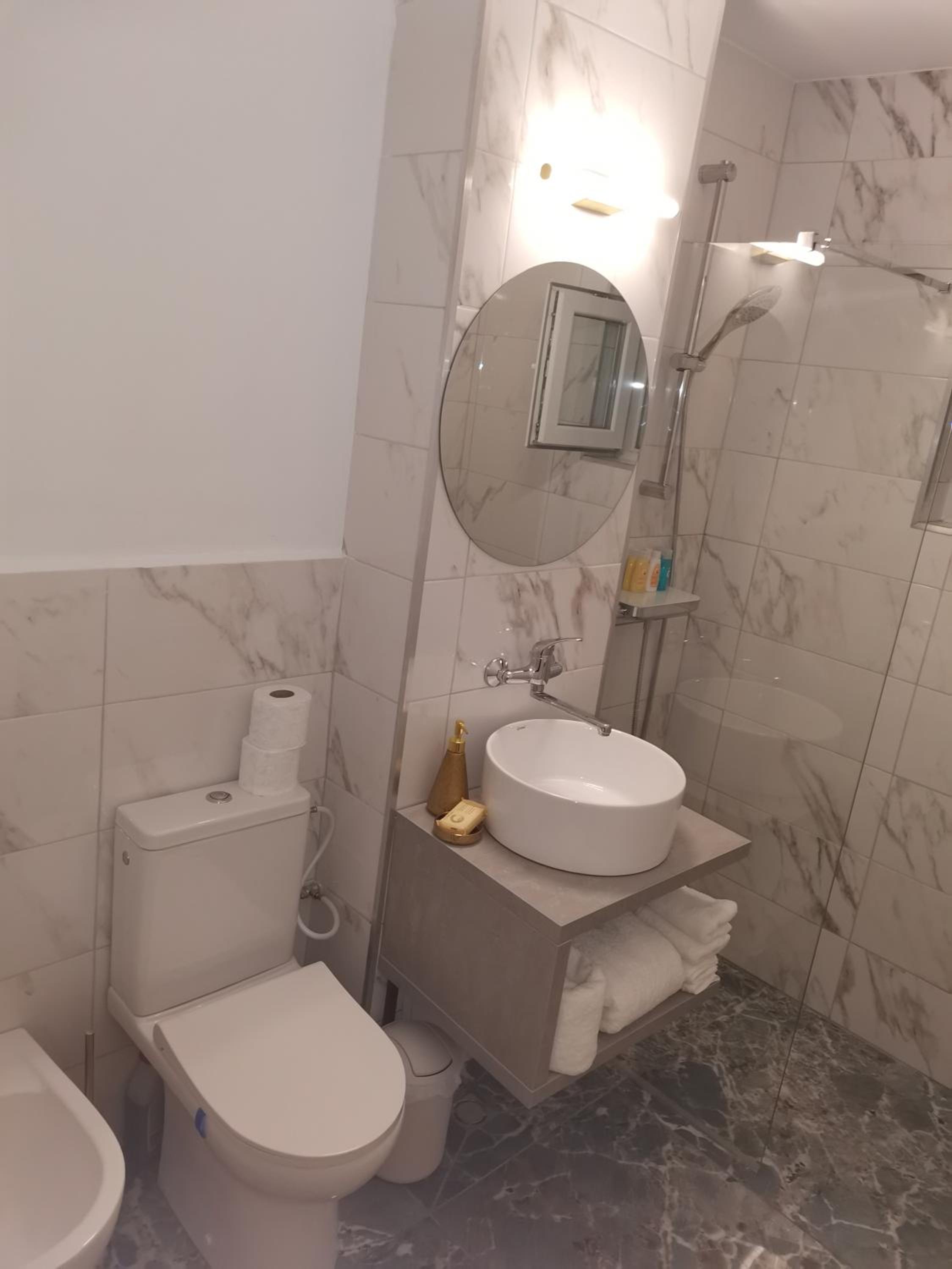 One-Bedroom Apartment - Photo 17