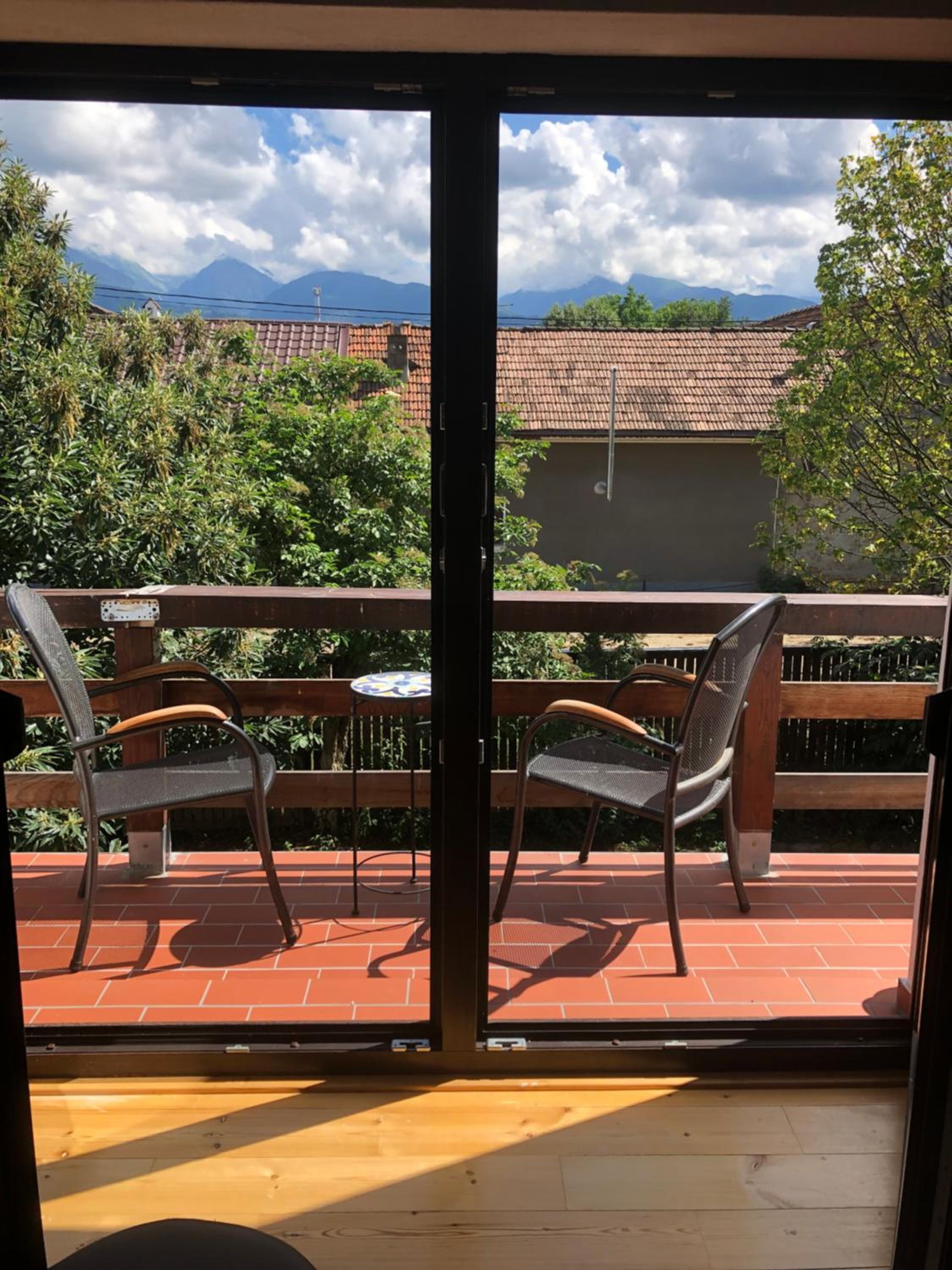 Apartment with Balcony - Photo 6