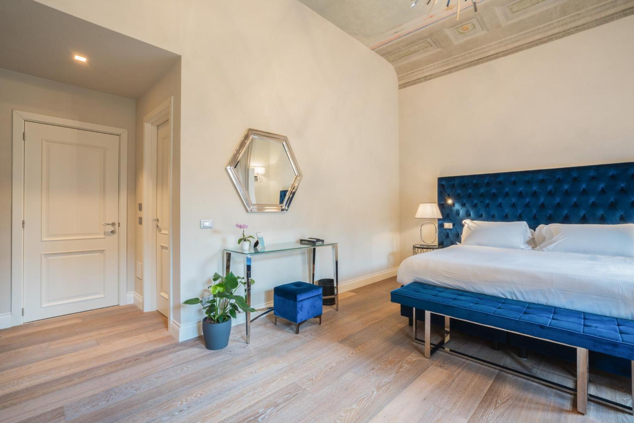 Deluxe King Room photo 2