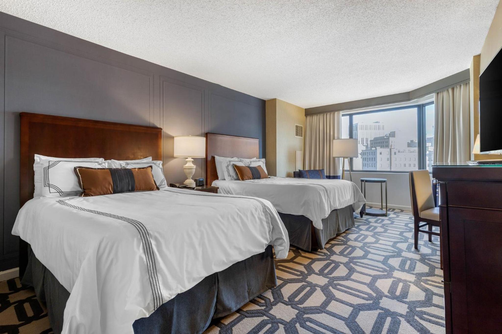 Deluxe Double Room with Two Double Beds - Photo 8