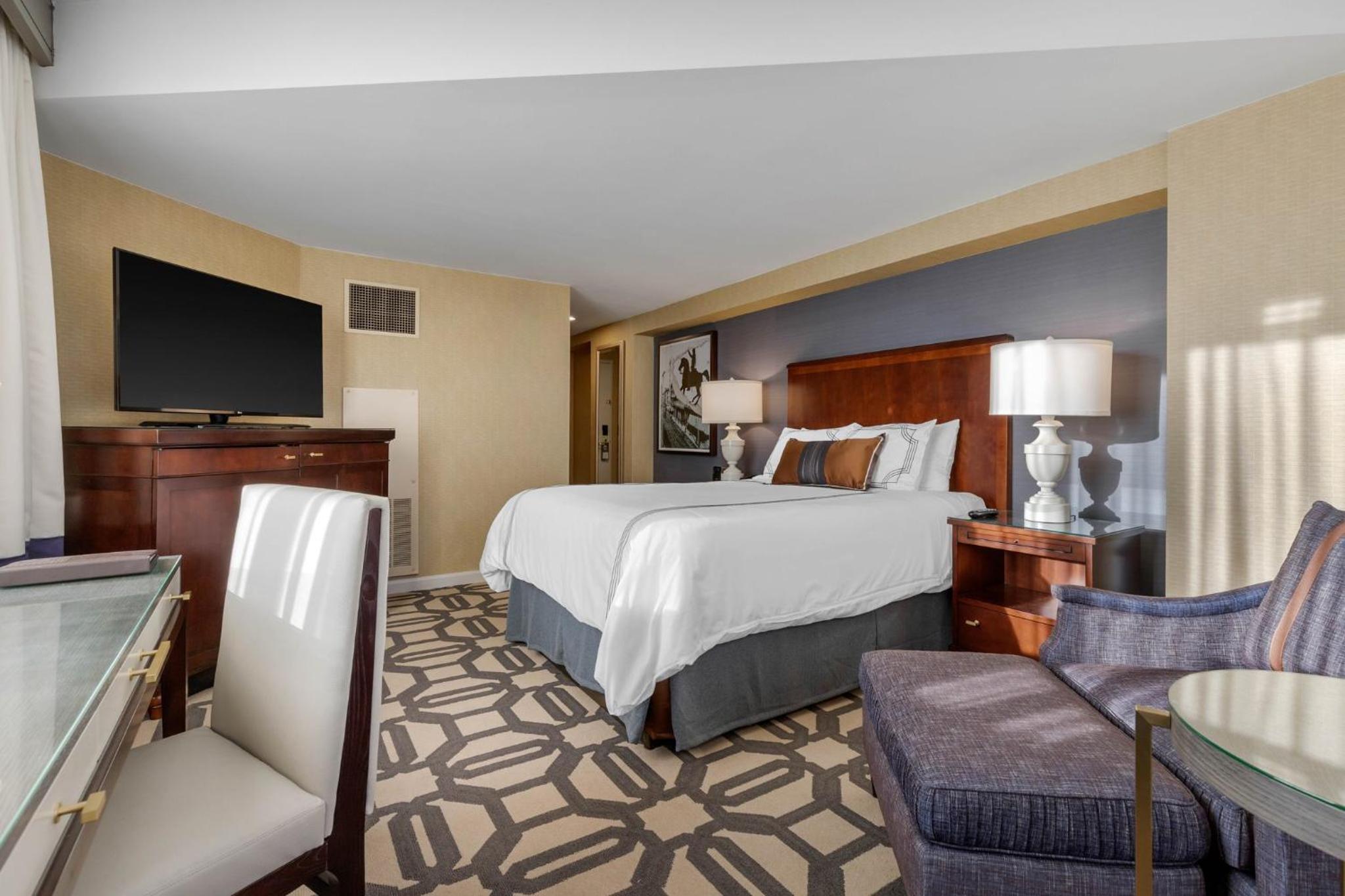 Deluxe Room - 1 queen bed - Photo 7