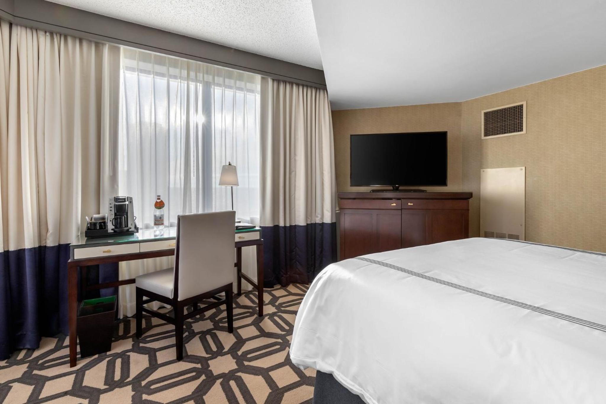Premier Luxury Room 1 Queen Bed  - Photo 4