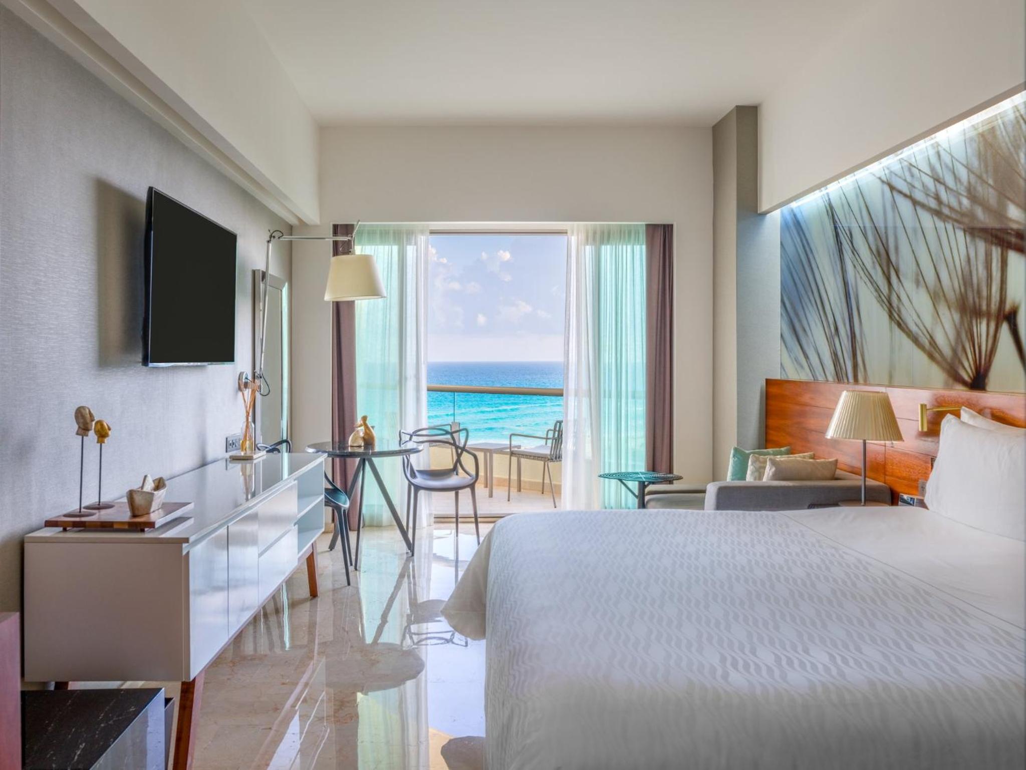 Suite, 1 King Bed, Jetted Tub, Oceanfront (Aqua)